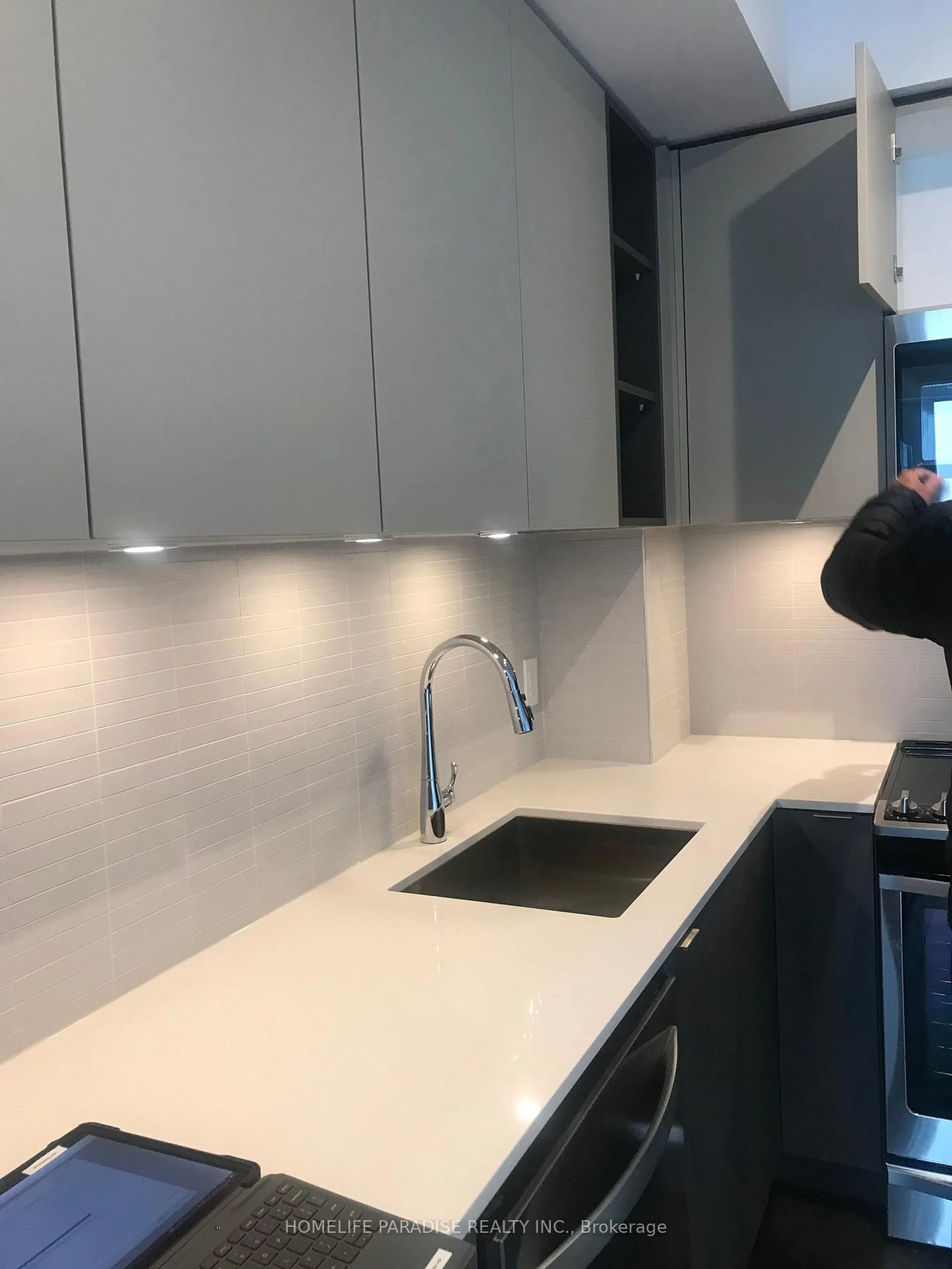 Contemporary kitchen, ceramic/tile floor for 100 Eagle Rock Way #319, Vaughan Ontario L6A 5B9