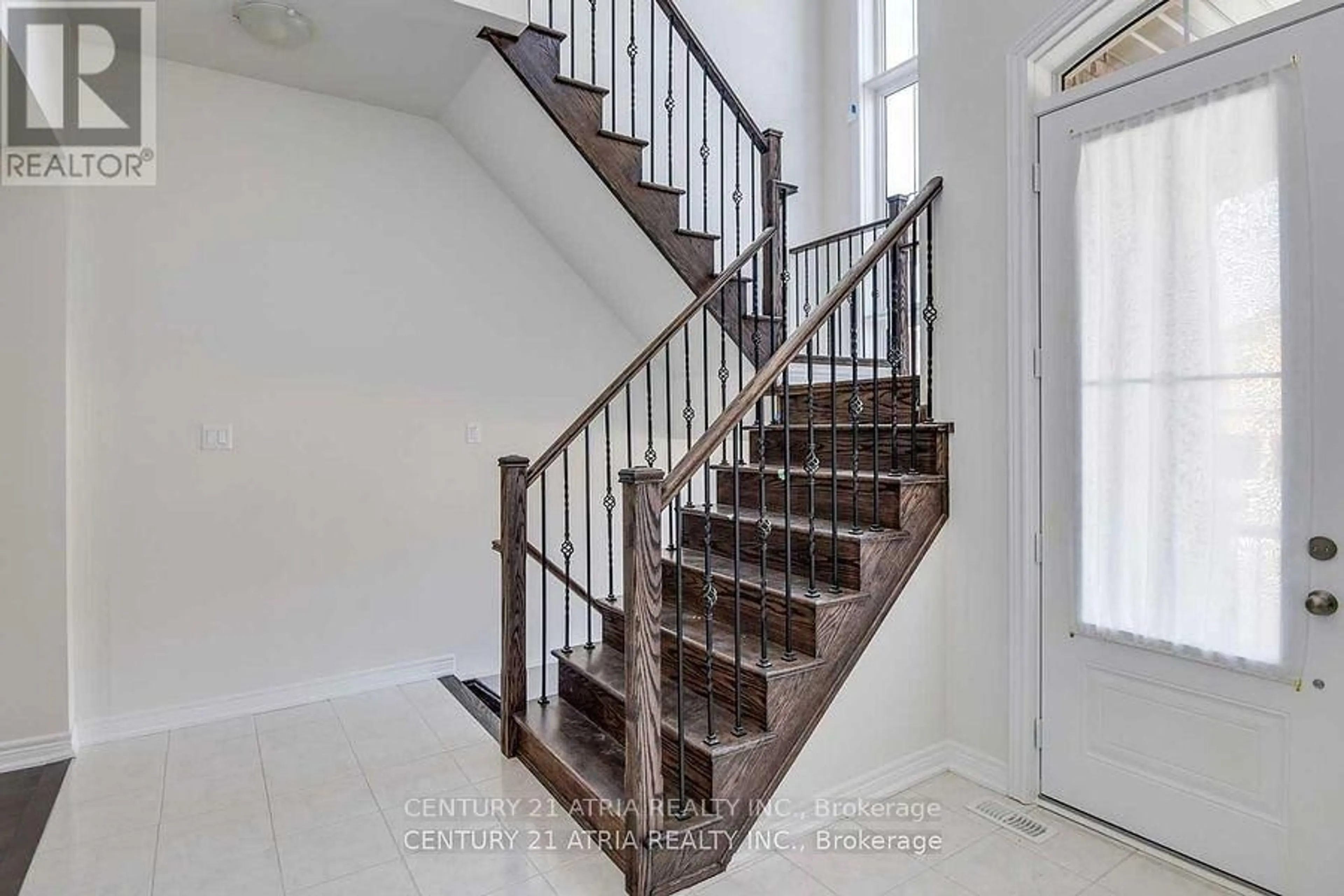 Stairs for 1547 McRoberts Cres, Innisfil Ontario L9S 0J9
