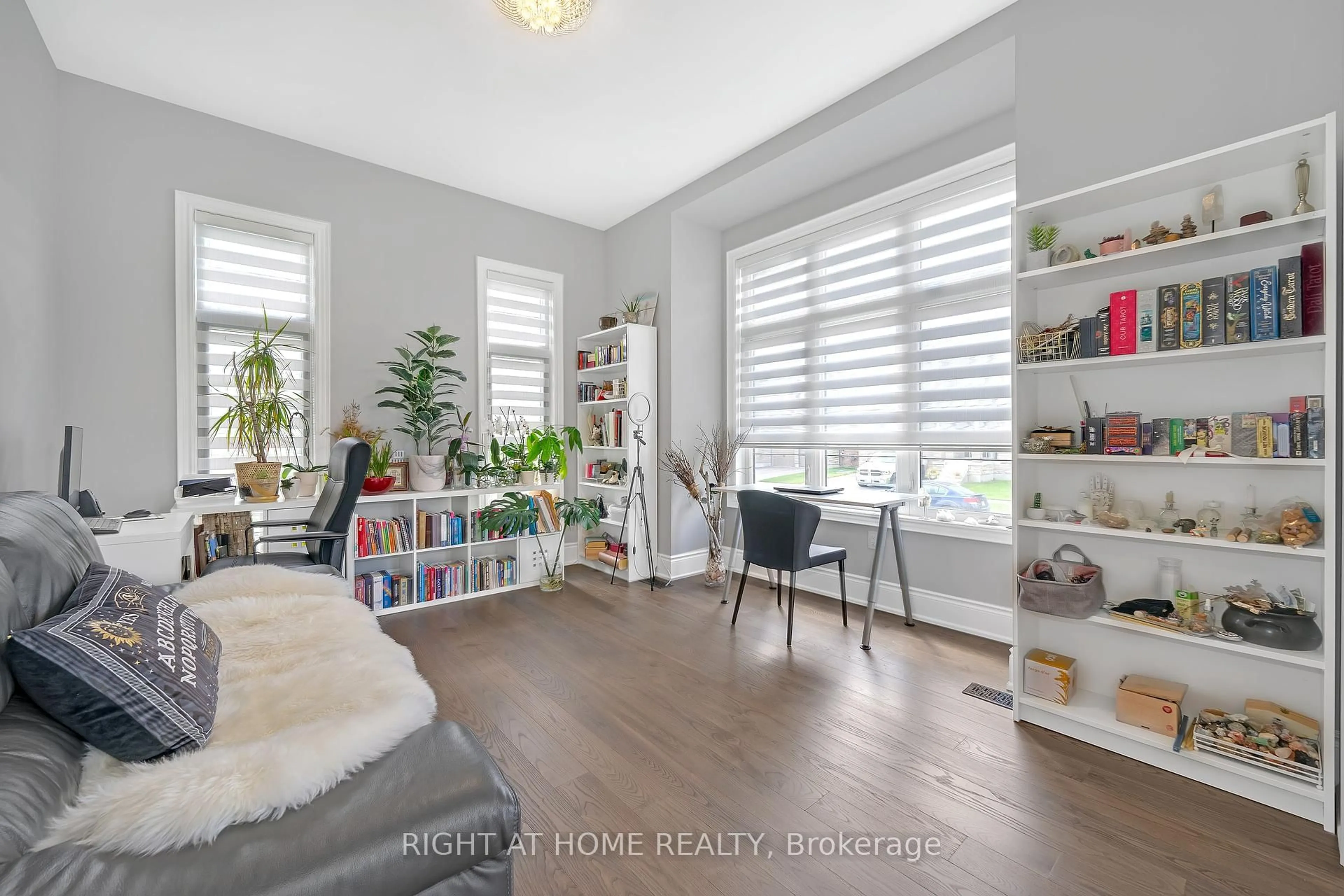 A pic of a room for 45 Cairns Gate, King Ontario L7B 0P5