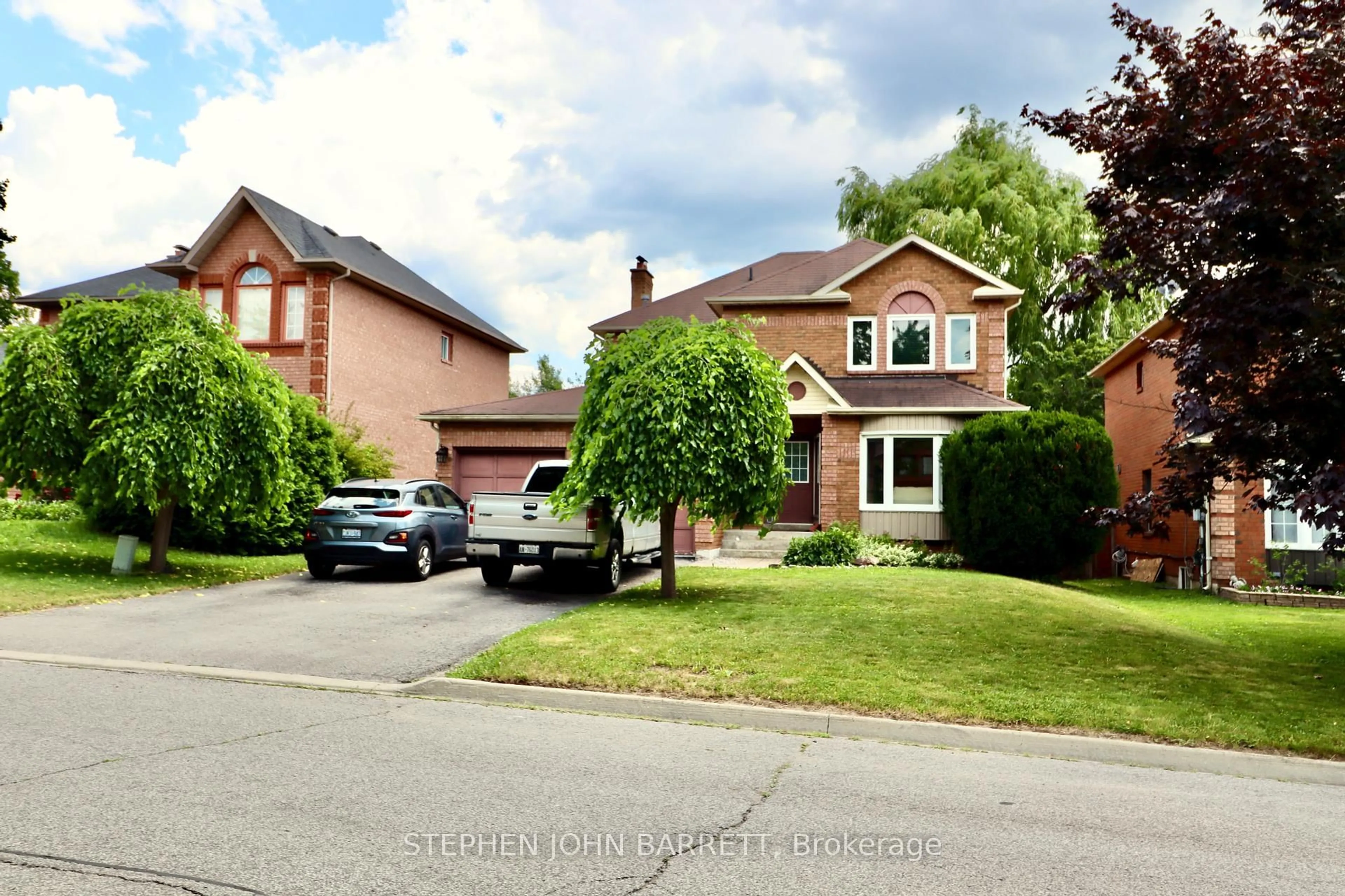 Home with brick exterior material, street for 112 Tulip St, Georgina Ontario L4P 1C7