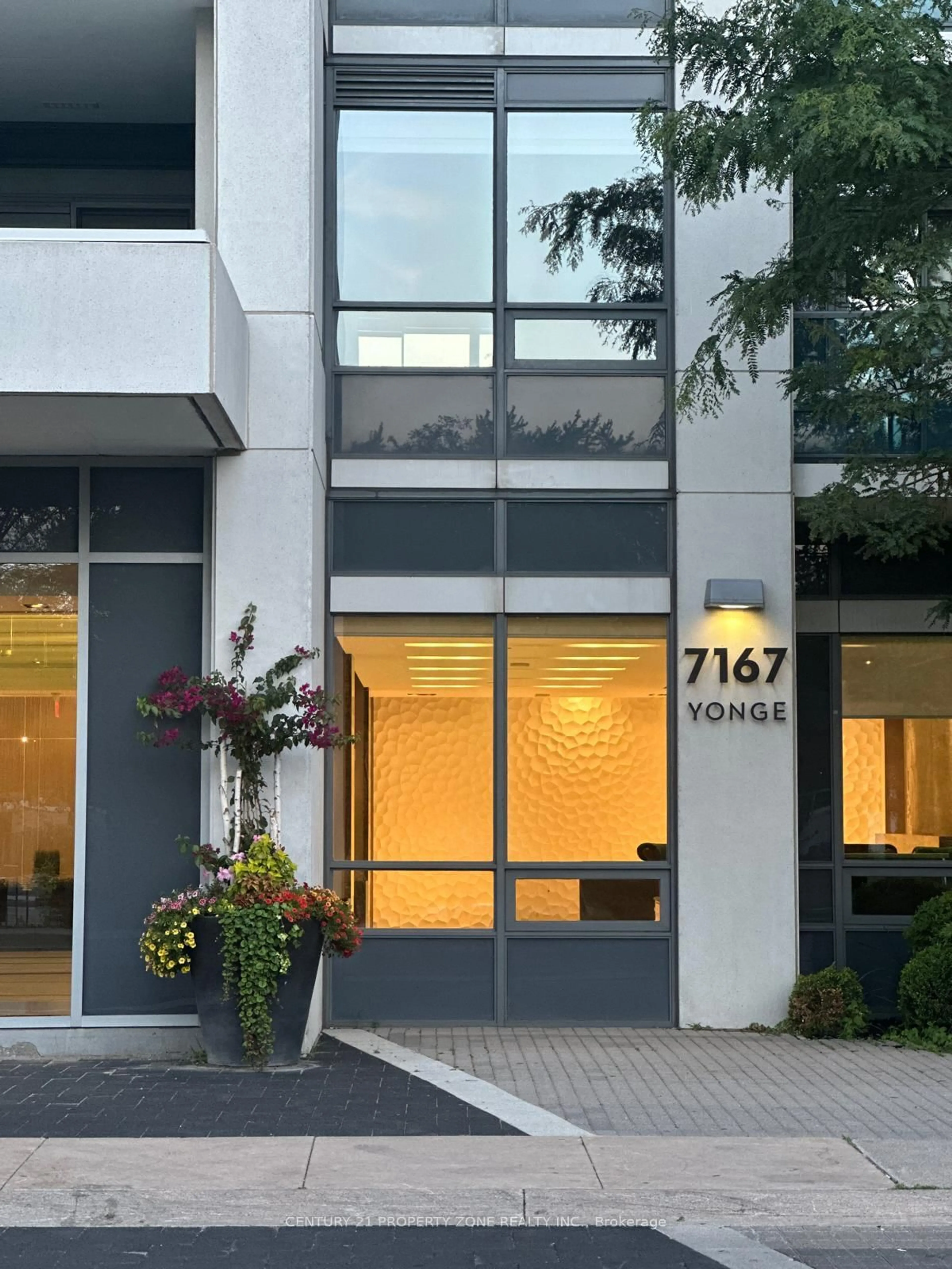 Indoor foyer for 7167 Yonge St #1502, Markham Ontario L3T 0E1