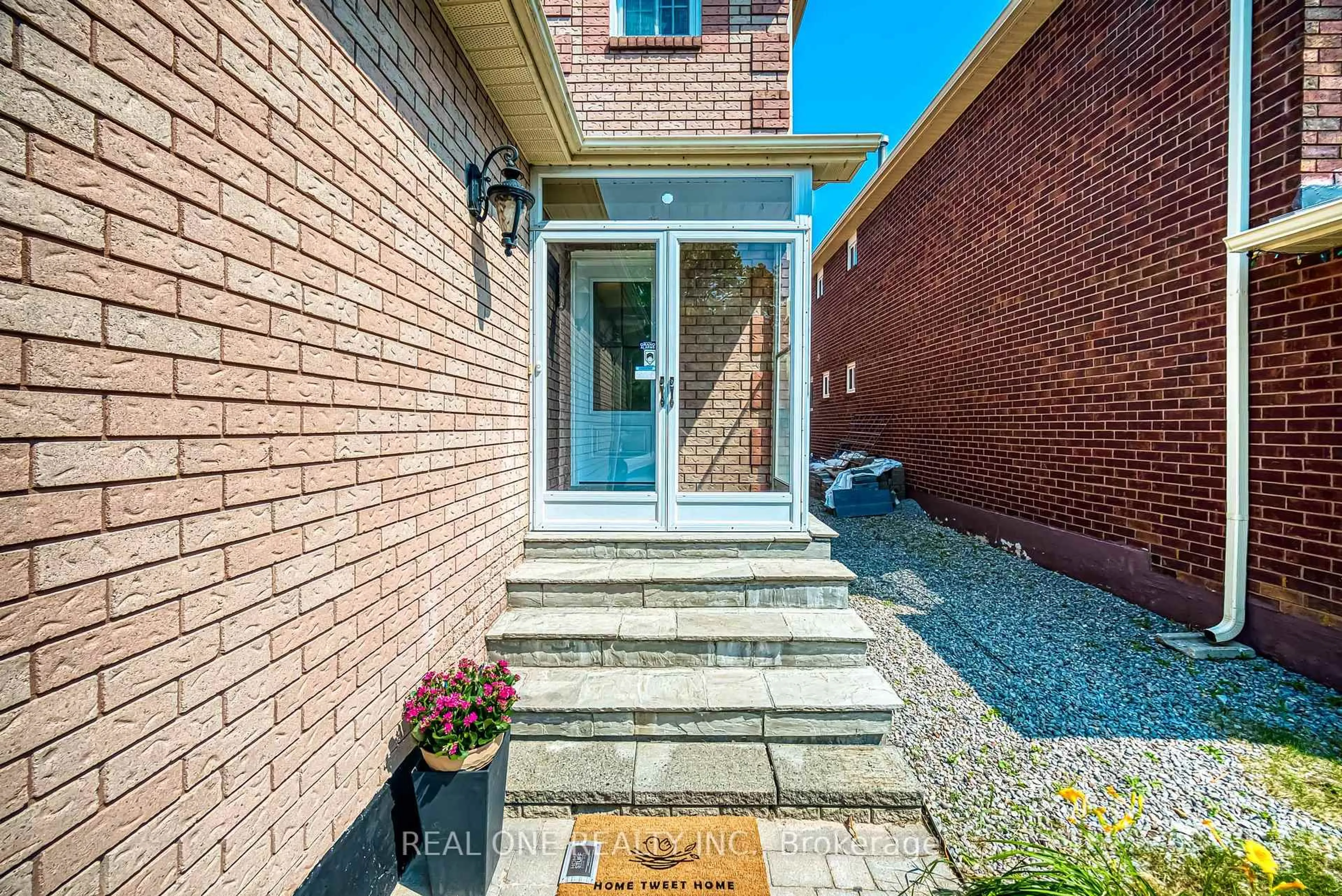 Home with brick exterior material, street for 10 Squire Dr, Richmond Hill Ontario L4S 1C4