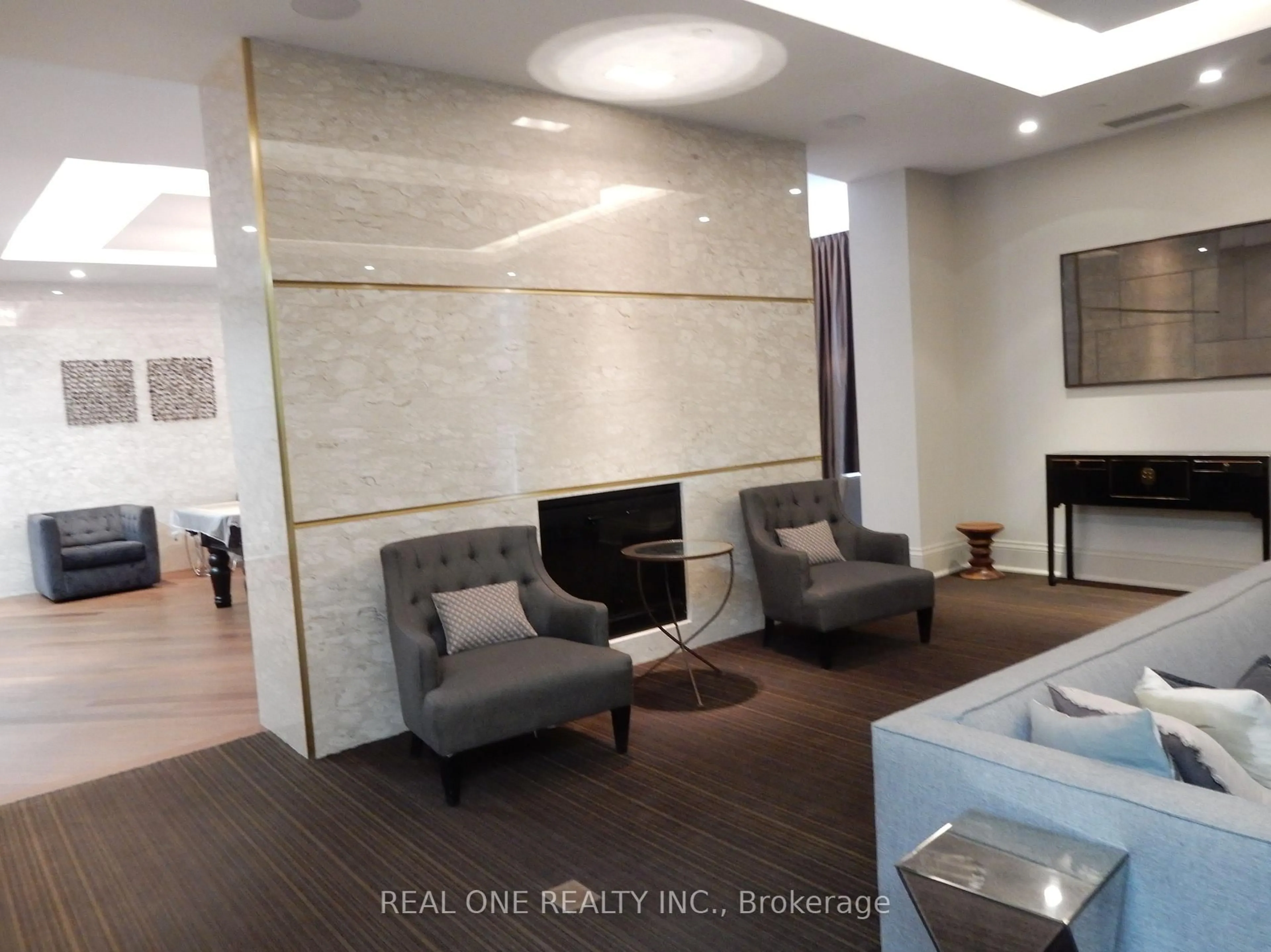 Lobby for 111 Civic Square Gate #411, Aurora Ontario L4G 0S6