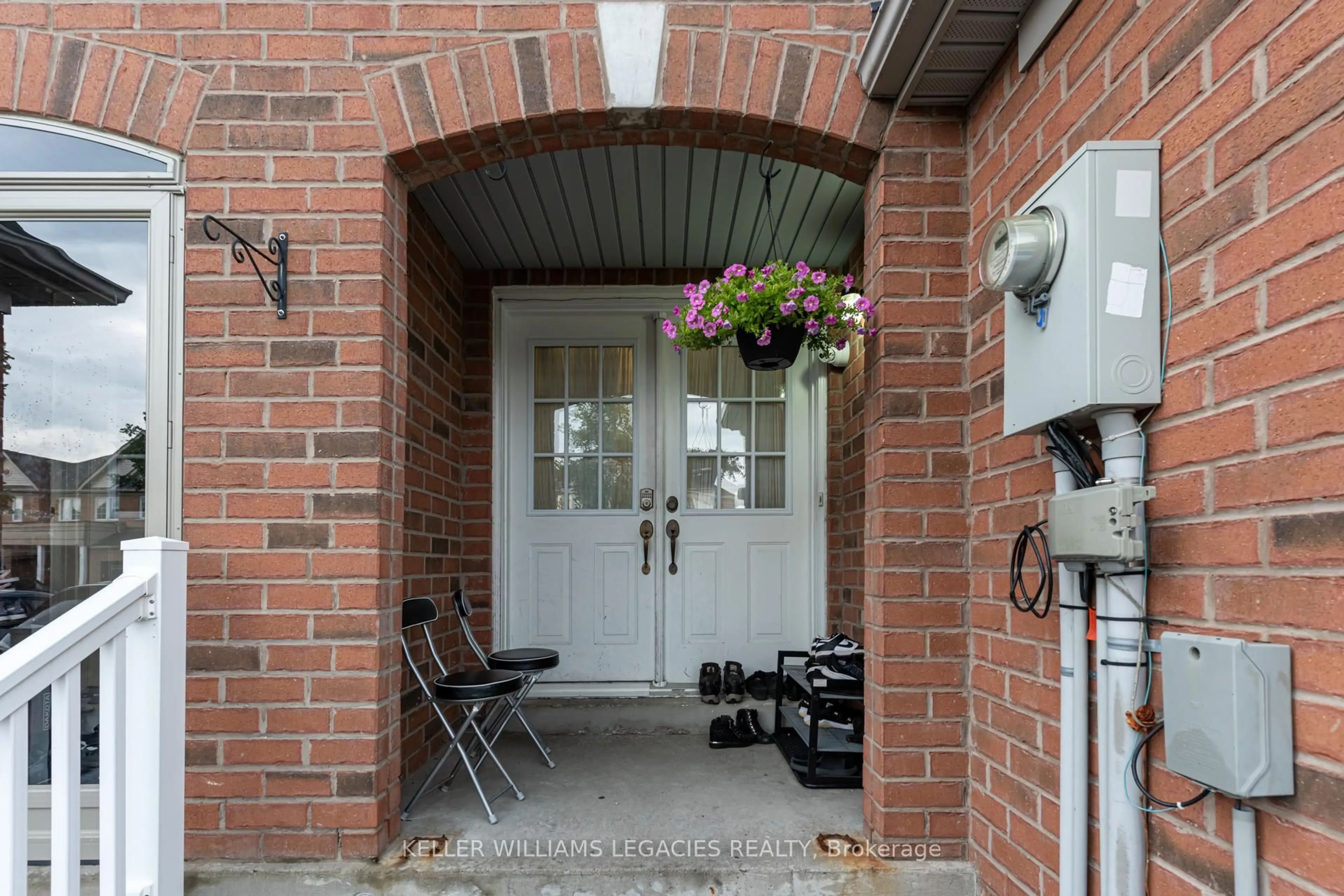 Indoor entryway for 118 Guinevere Rd, Markham Ontario L3S 4V1