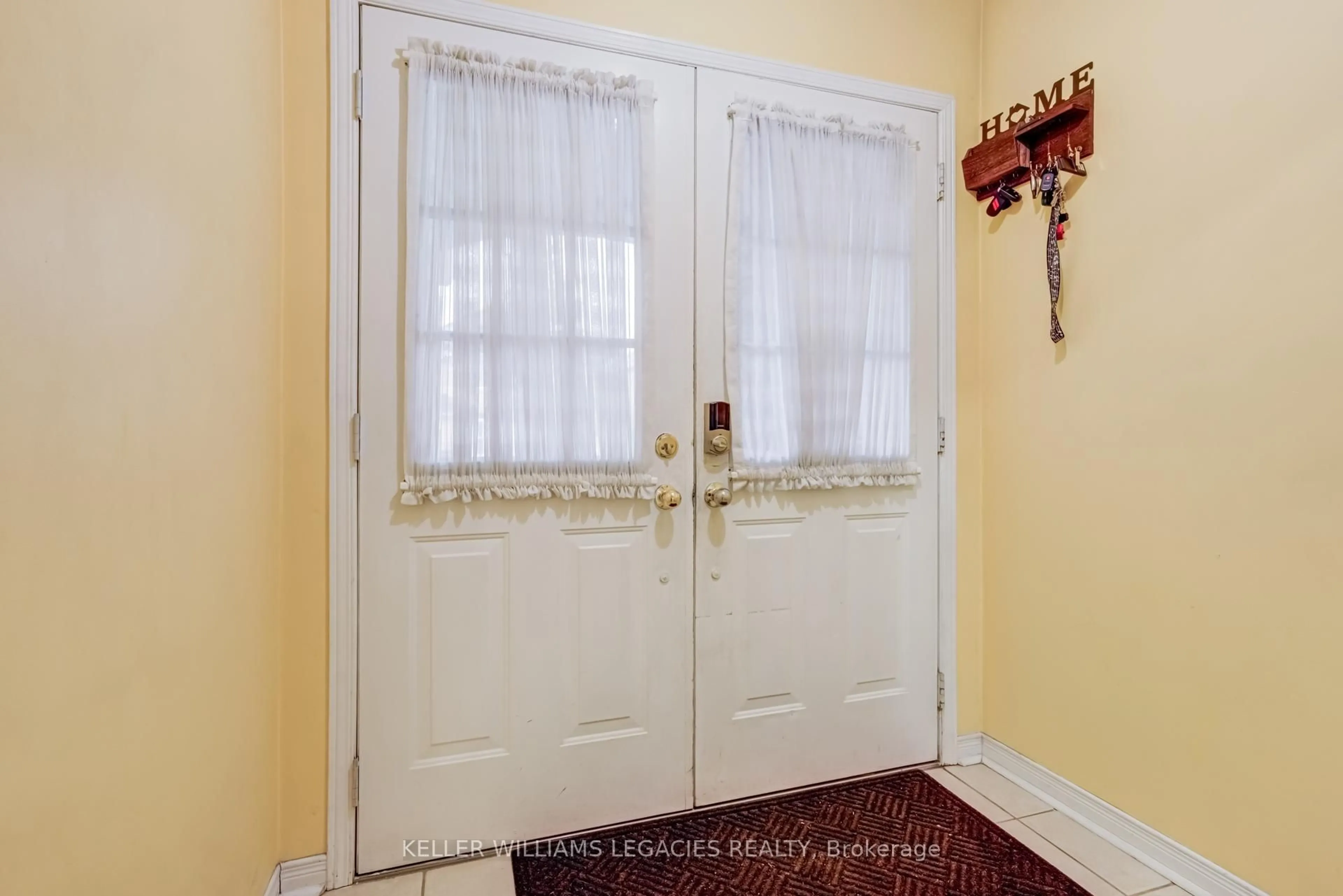 Indoor entryway for 118 Guinevere Rd, Markham Ontario L3S 4V1