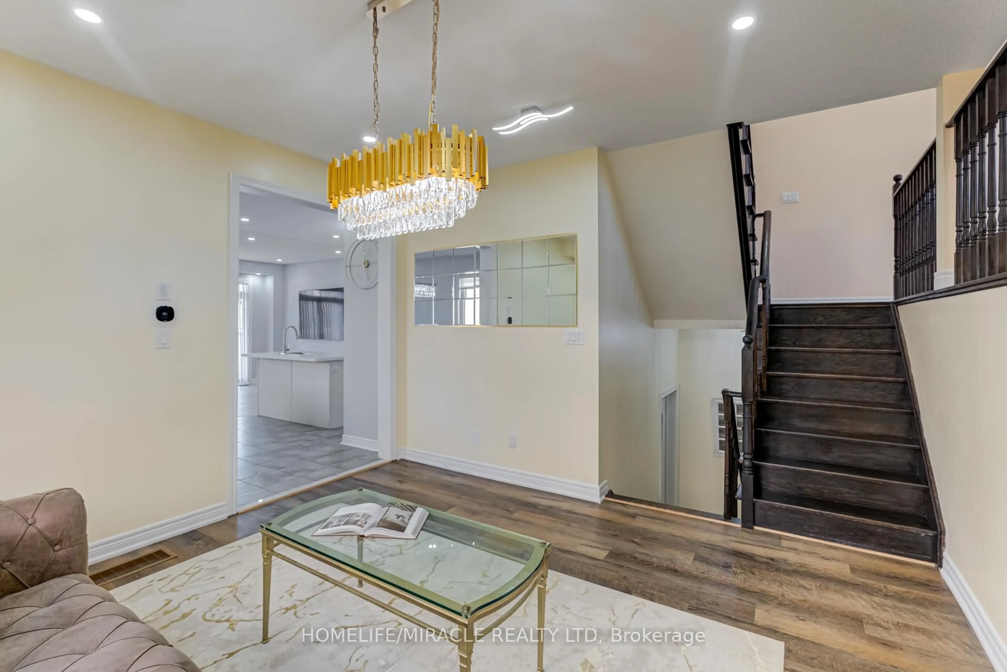Indoor entryway for 57 Sutcliffe Way, New Tecumseth Ontario L9R 0N8