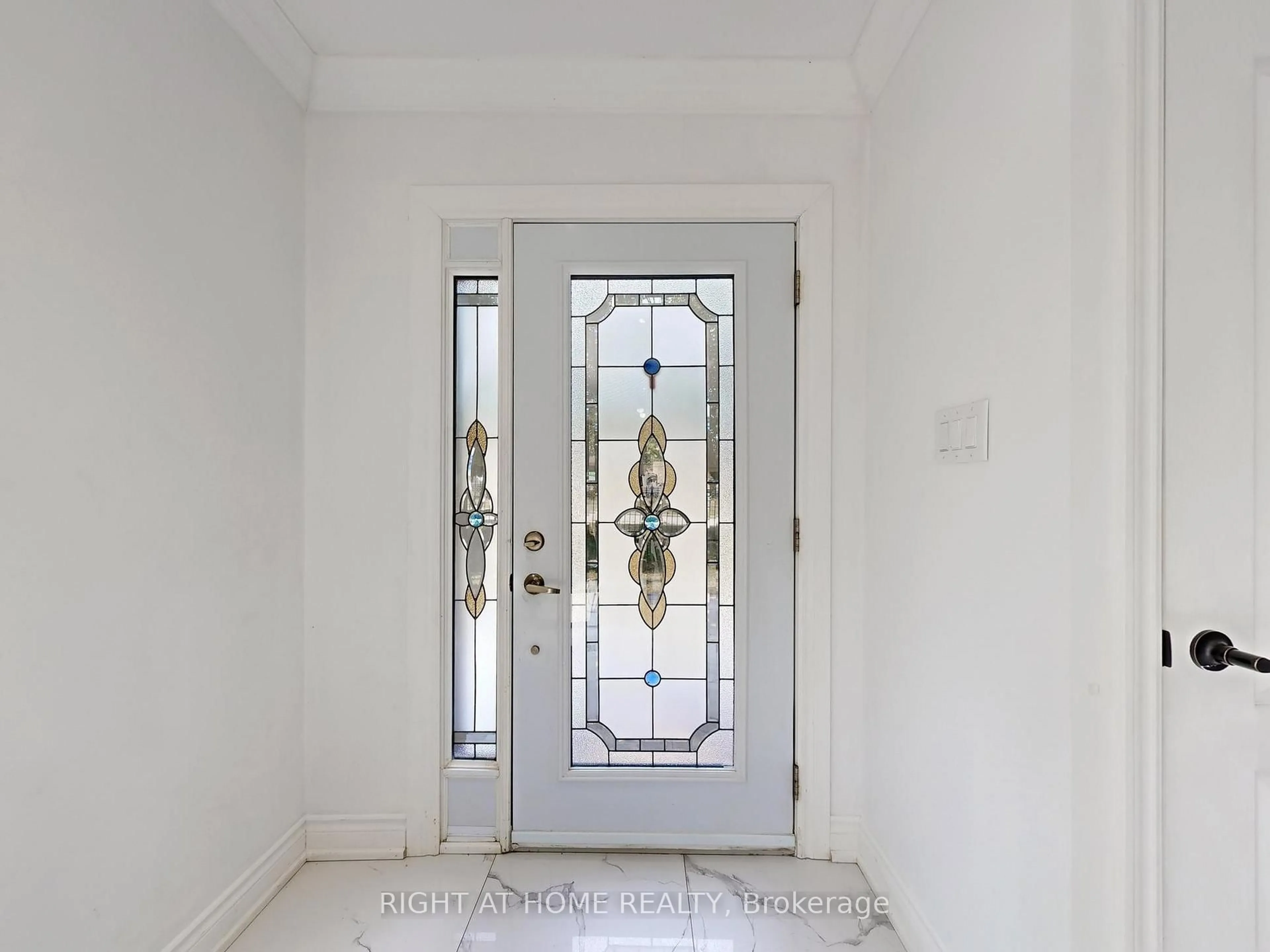 Indoor entryway for 174 LANGSTAFF Rd, Richmond Hill Ontario L4C 6N4