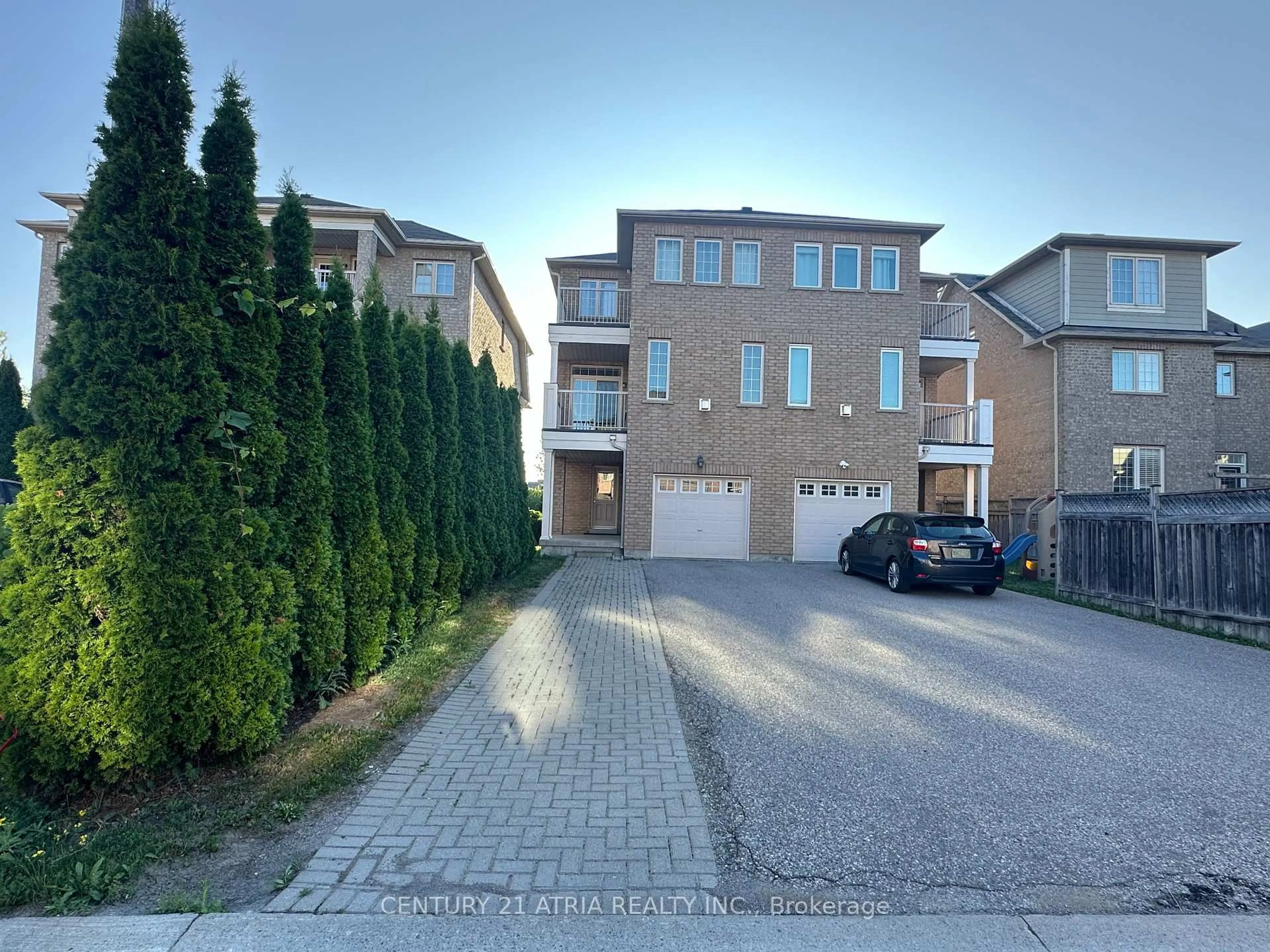 A pic from outside/outdoor area/front of a property/back of a property/a pic from drone, street for 609 Country glen Rd, Markham Ontario L6B 1H2