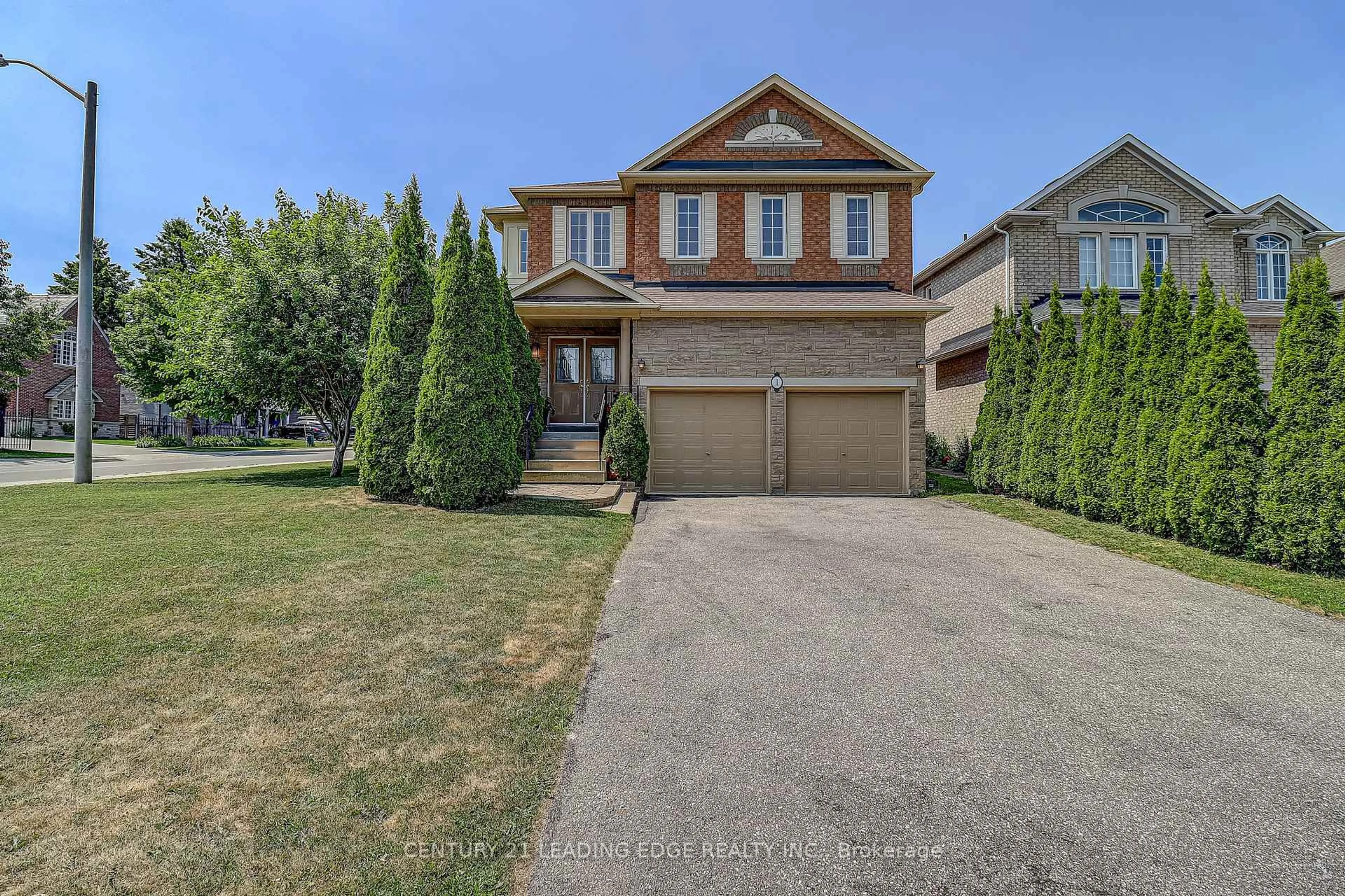 A pic from outside/outdoor area/front of a property/back of a property/a pic from drone, street for 1 Vitlor Dr, Richmond Hill Ontario L4E 2Y4