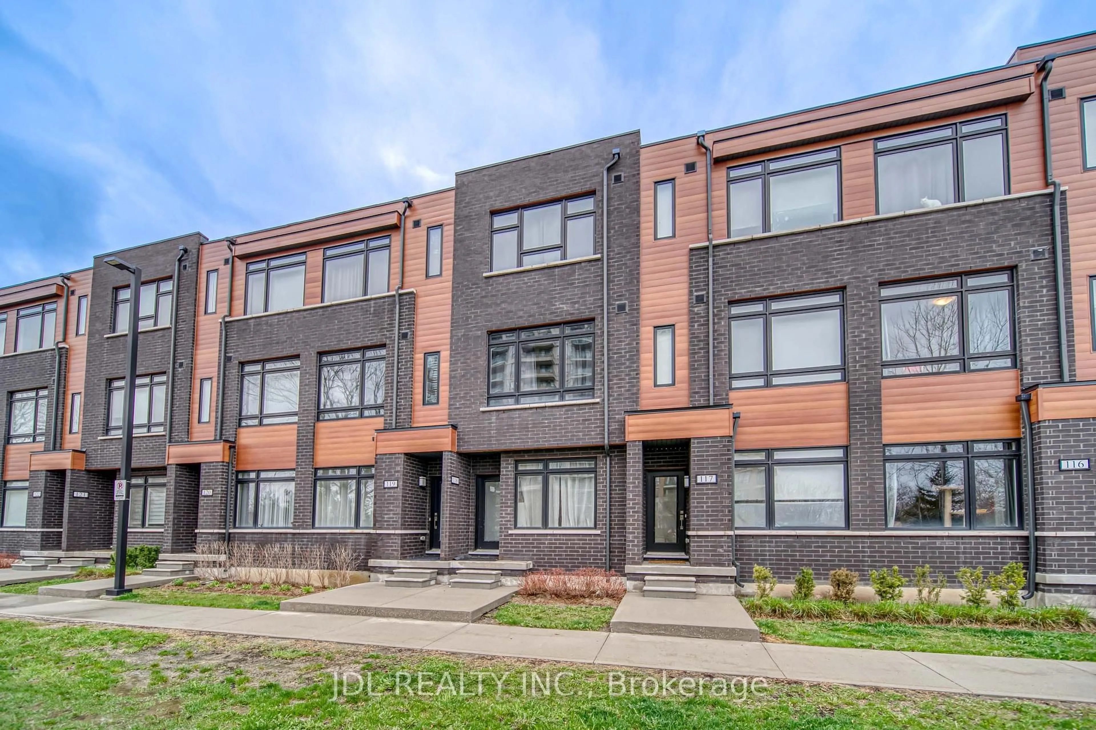 Home with brick exterior material, street for 370 D Red Maple Rd #118, Richmond Hill Ontario L4C 5T4