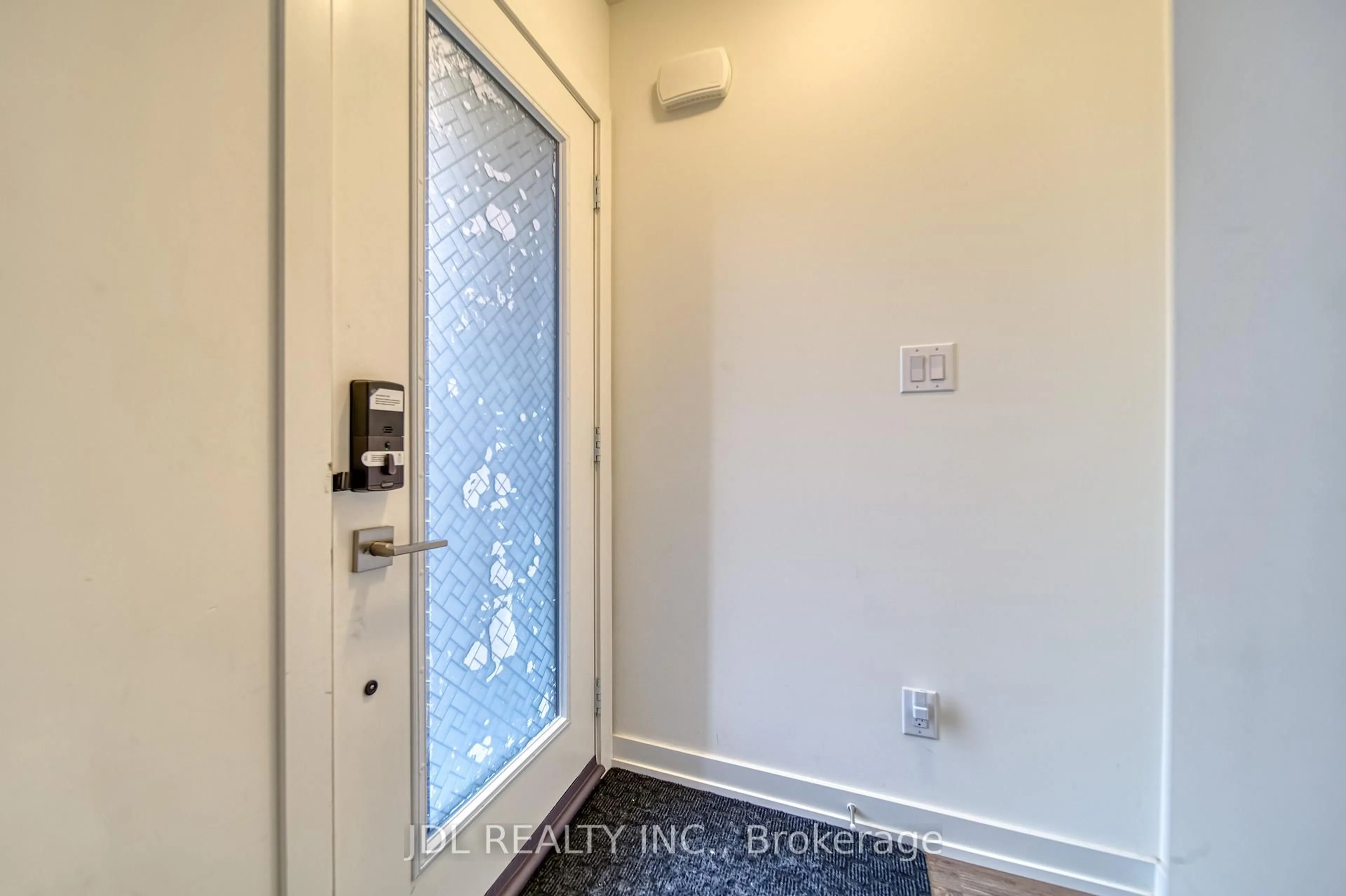 Indoor entryway for 370 D Red Maple Rd #118, Richmond Hill Ontario L4C 5T4