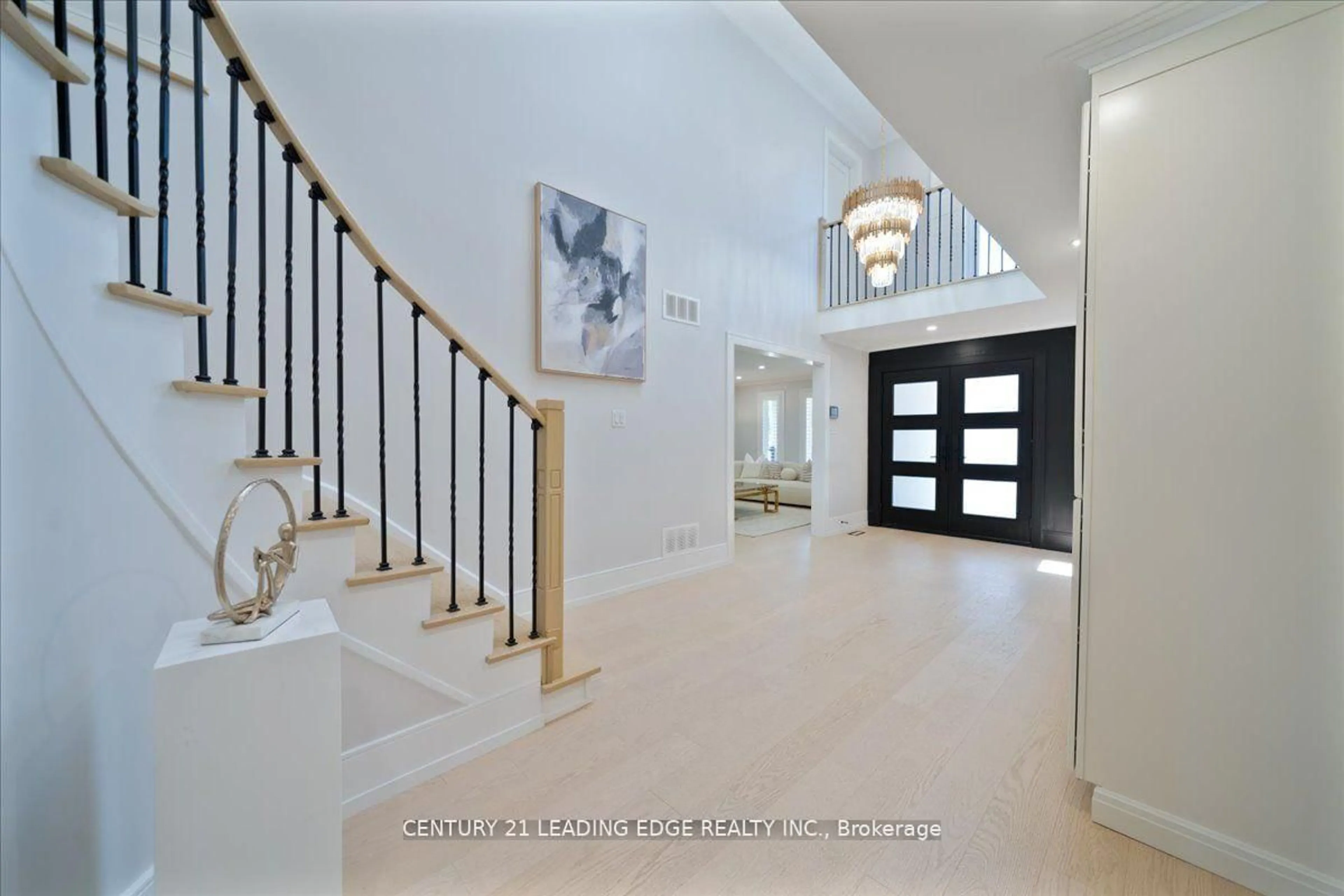 Indoor foyer for 157 Jeanne Dr, Vaughan Ontario L4L 1X8