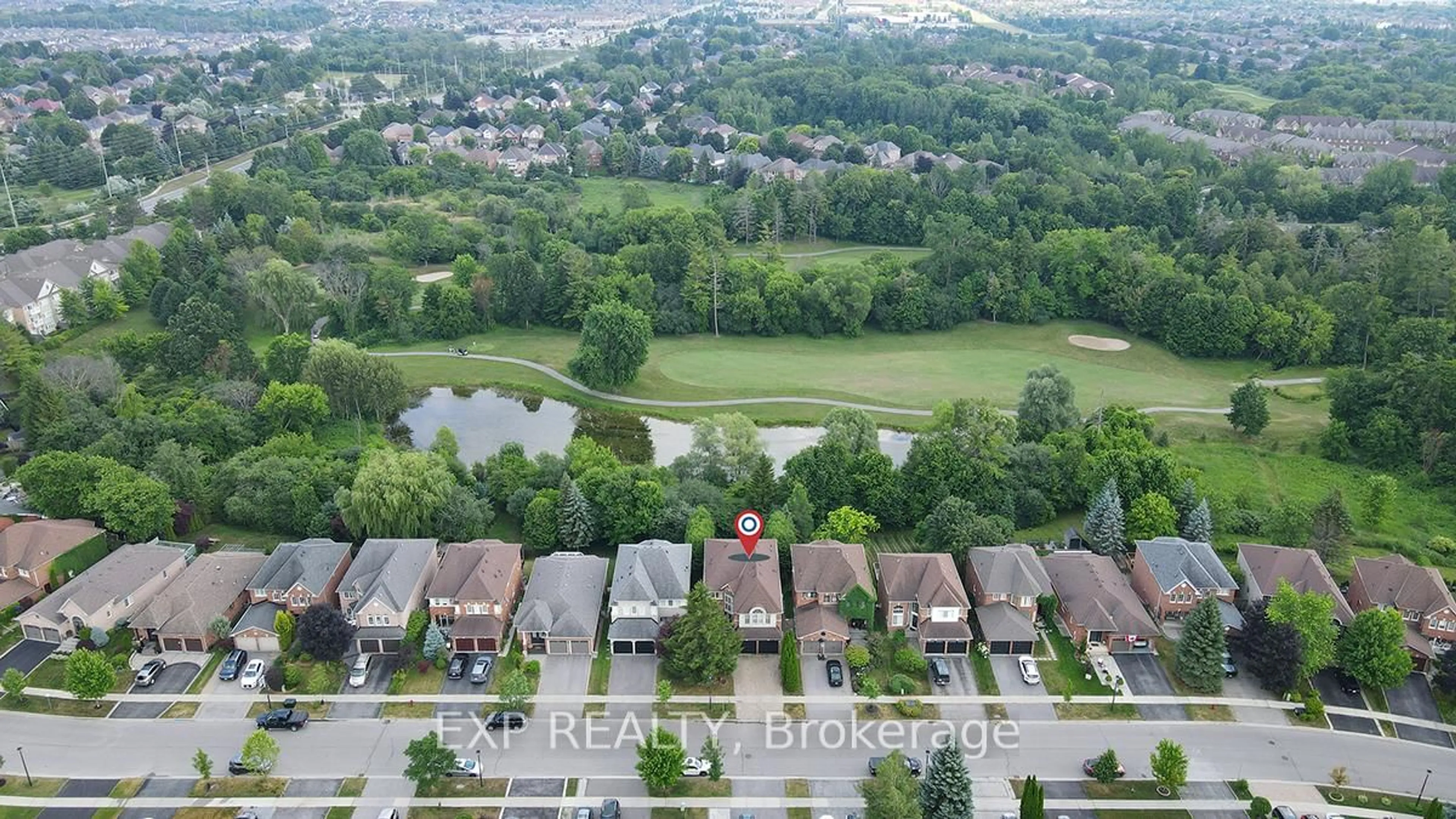 A pic from outside/outdoor area/front of a property/back of a property/a pic from drone, city buildings view from balcony for 446 Silken Laumann Dr, Newmarket Ontario L3X 2H9