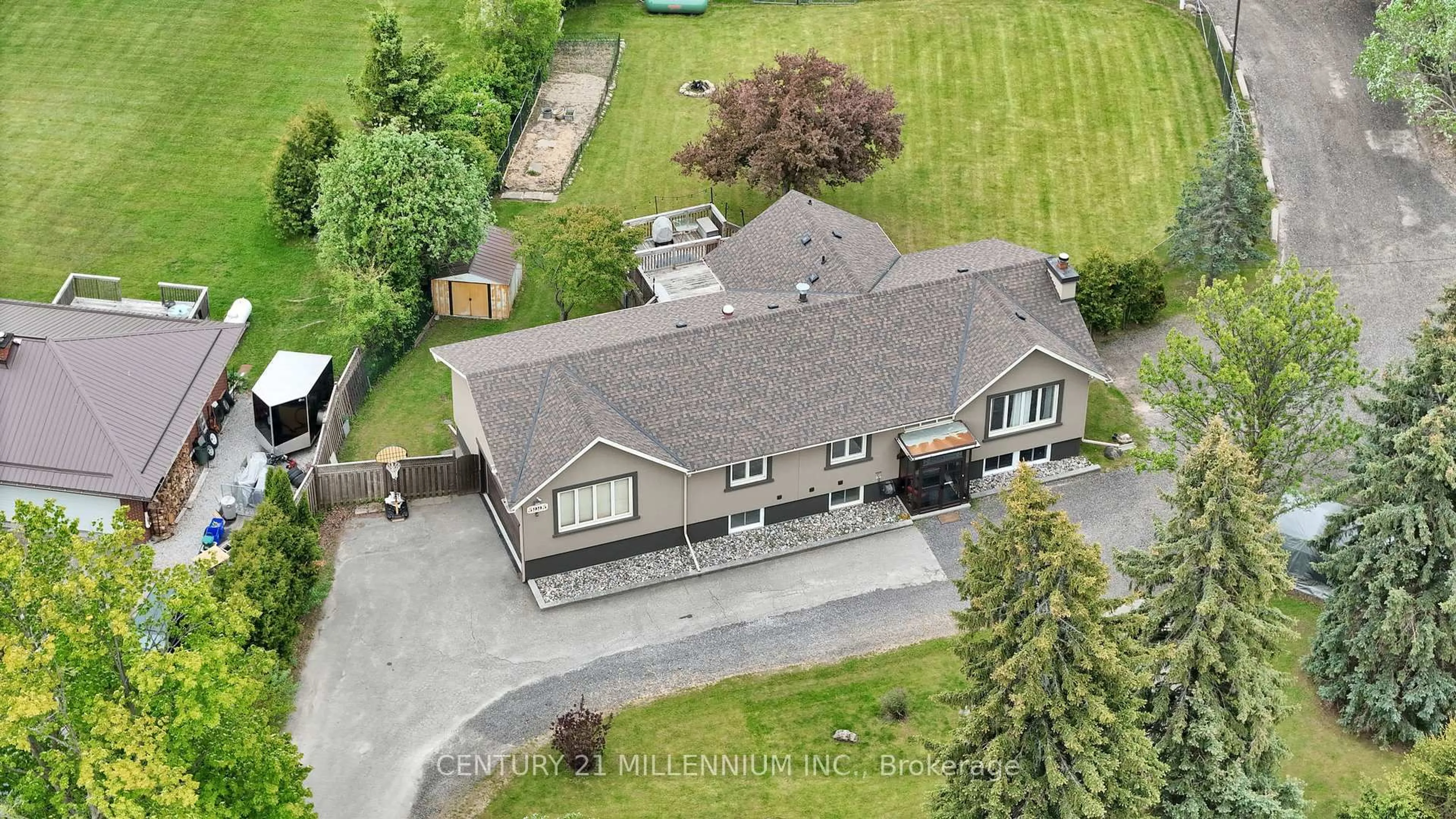 A pic from outside/outdoor area/front of a property/back of a property/a pic from drone, unknown for 5995 17th Sdrd, King Ontario L0G 1T0