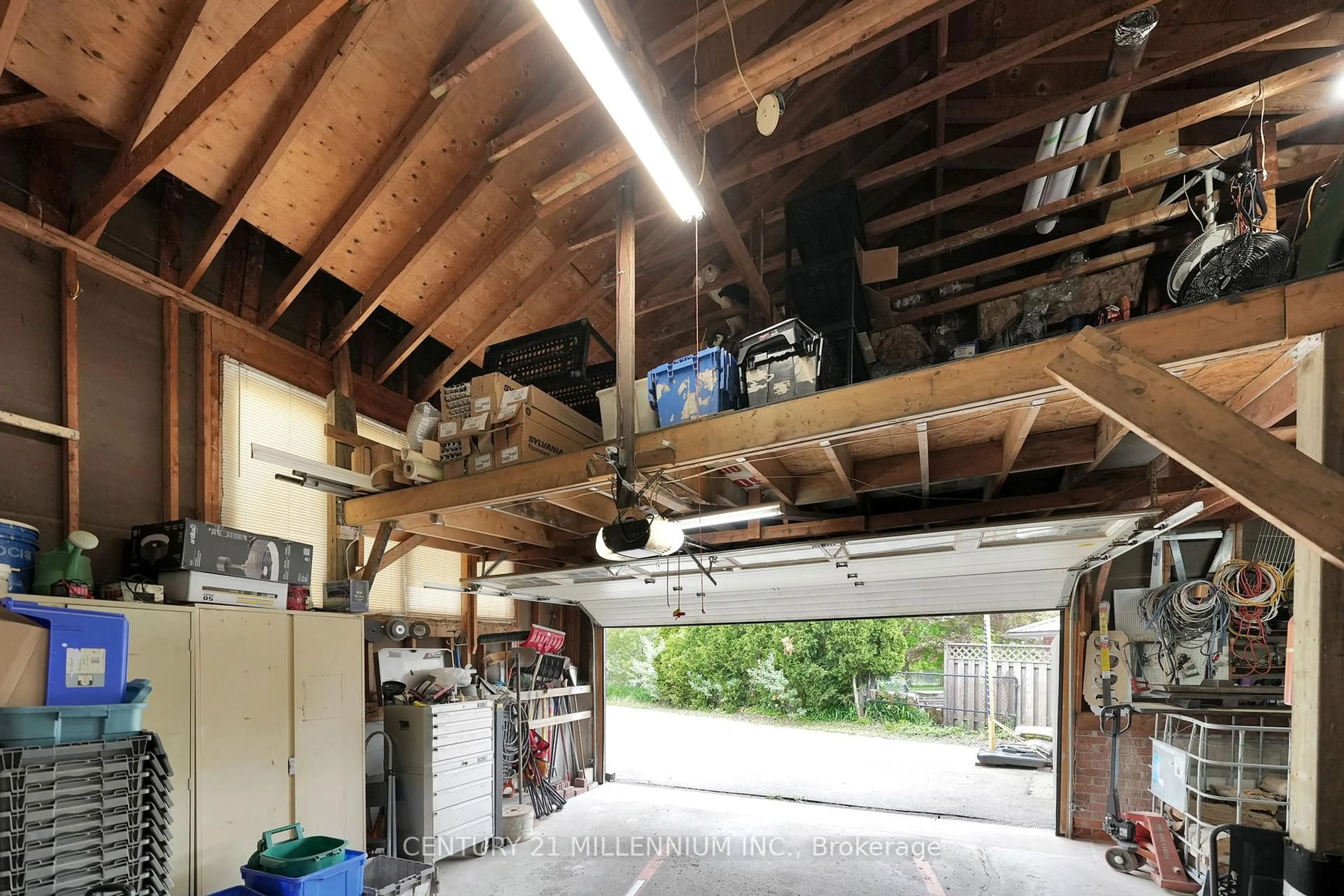 Indoor garage for 5995 17th Sdrd, King Ontario L0G 1T0
