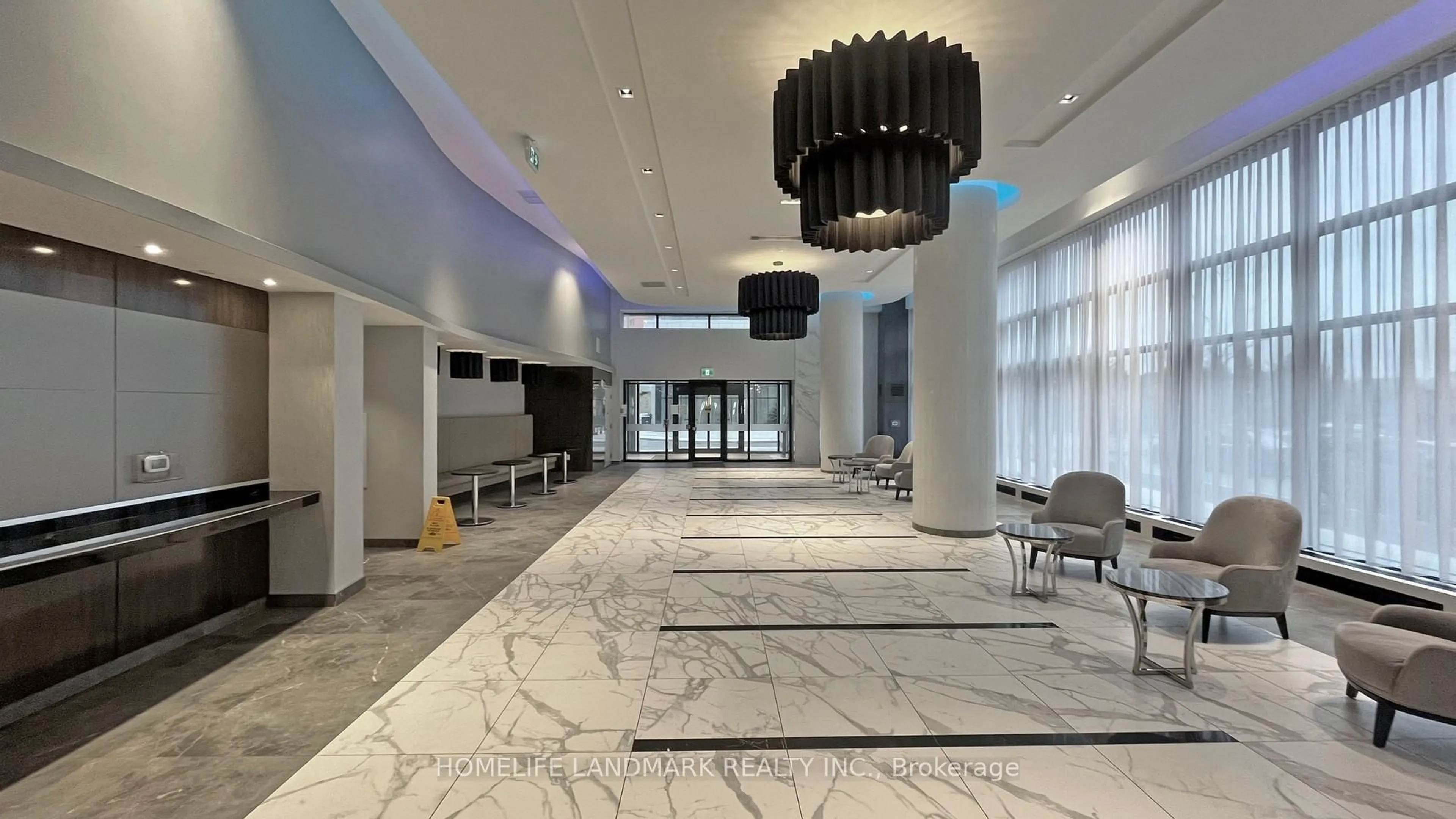 Lobby for 105 Oneida Cres #2709, Richmond Hill Ontario L4B 0B1