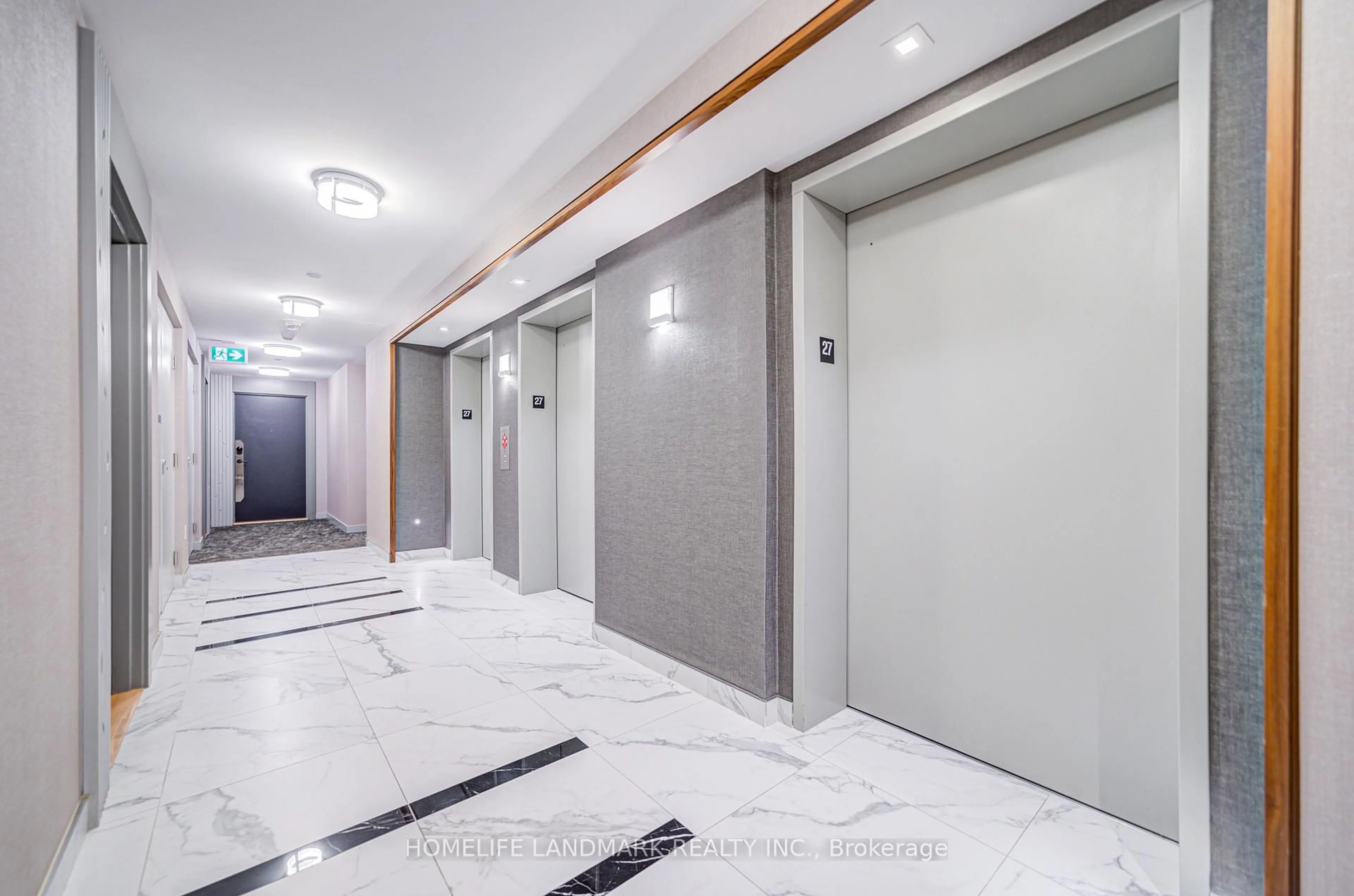 Indoor foyer for 105 Oneida Cres #2709, Richmond Hill Ontario L4B 0B1