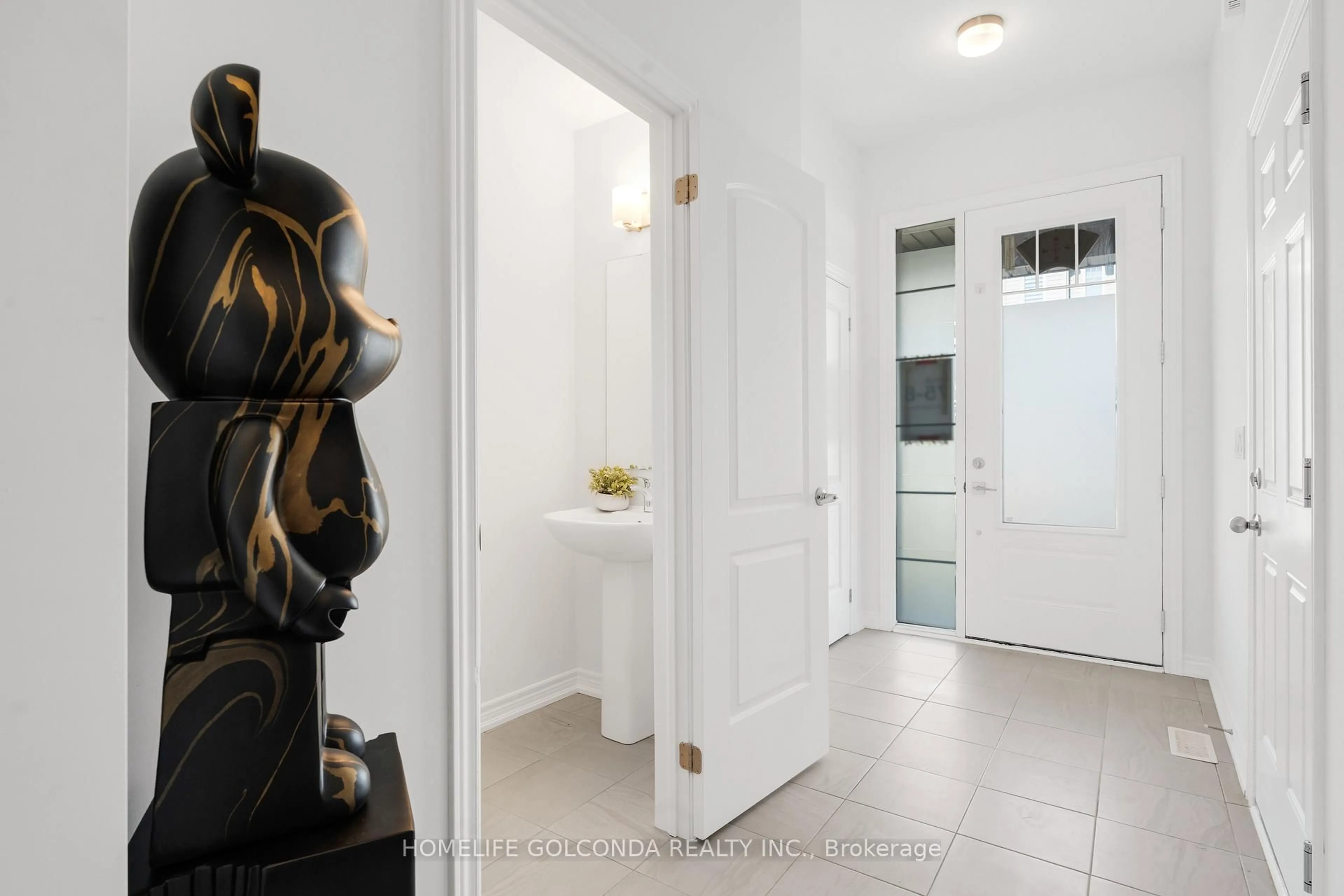 Indoor entryway for 157 Lageer Dr, Whitchurch-Stouffville Ontario L4A 4V2