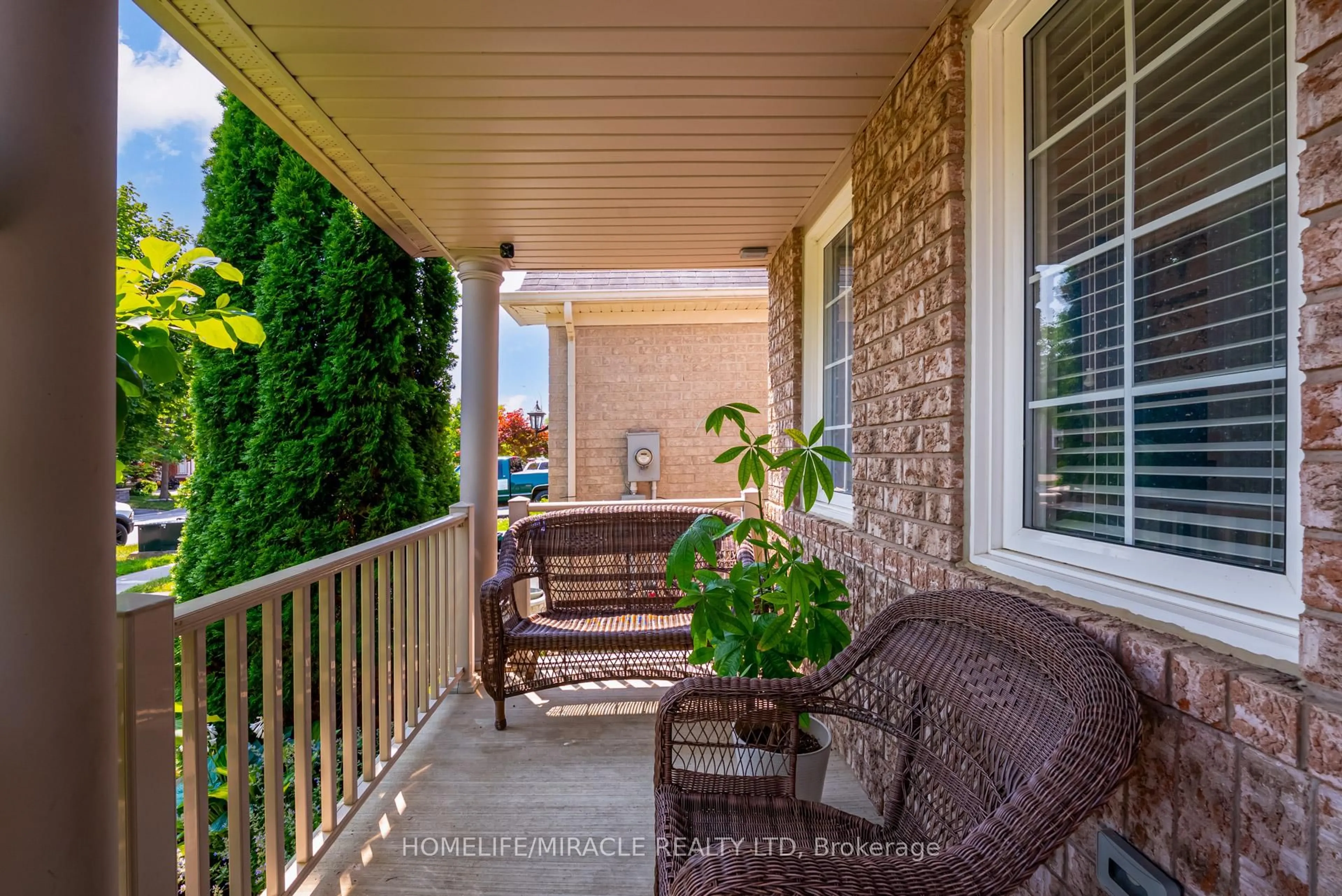 Patio, street for 75 Kidd Cres, New Tecumseth Ontario L9R 0E1