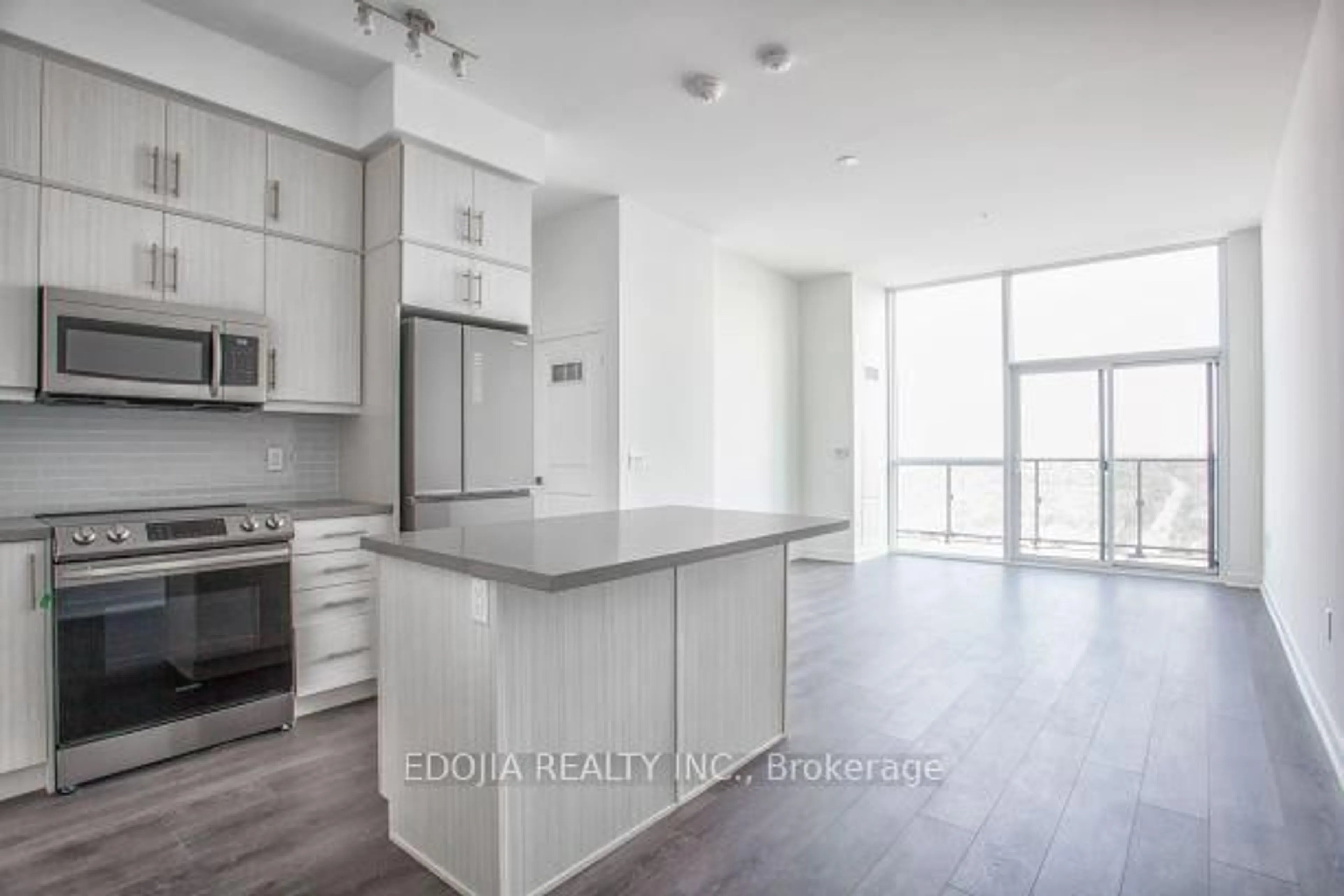 Open concept kitchen, unknown for 75 Oneida Cres #PH04, Richmond Hill Ontario L4B 0H3