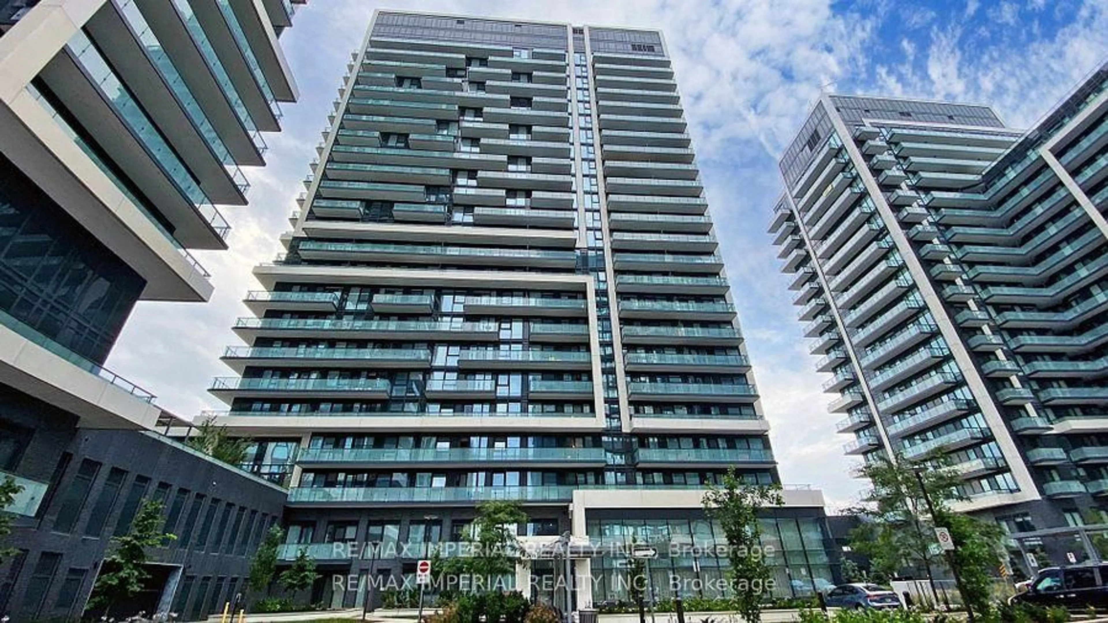 Indoor foyer for 95 Oneida Cres #2207, Richmond Hill Ontario L4B 0H5
