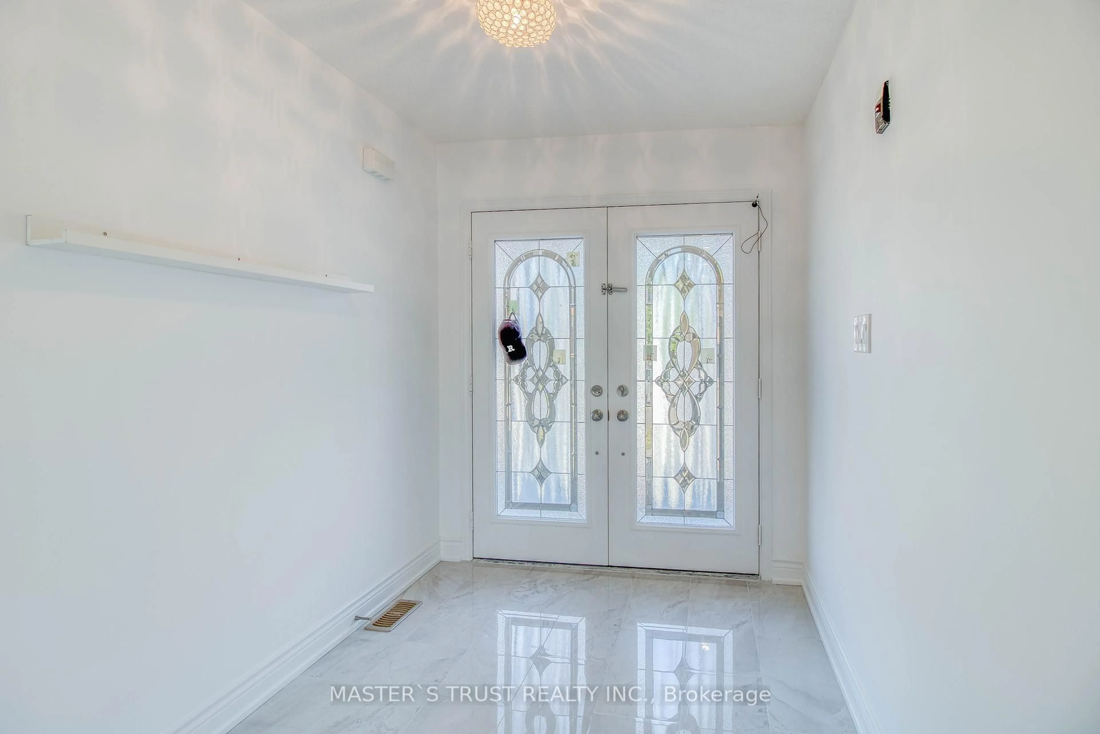 Indoor entryway for 8 Charles Brown Rd, Markham Ontario L3S 4T3
