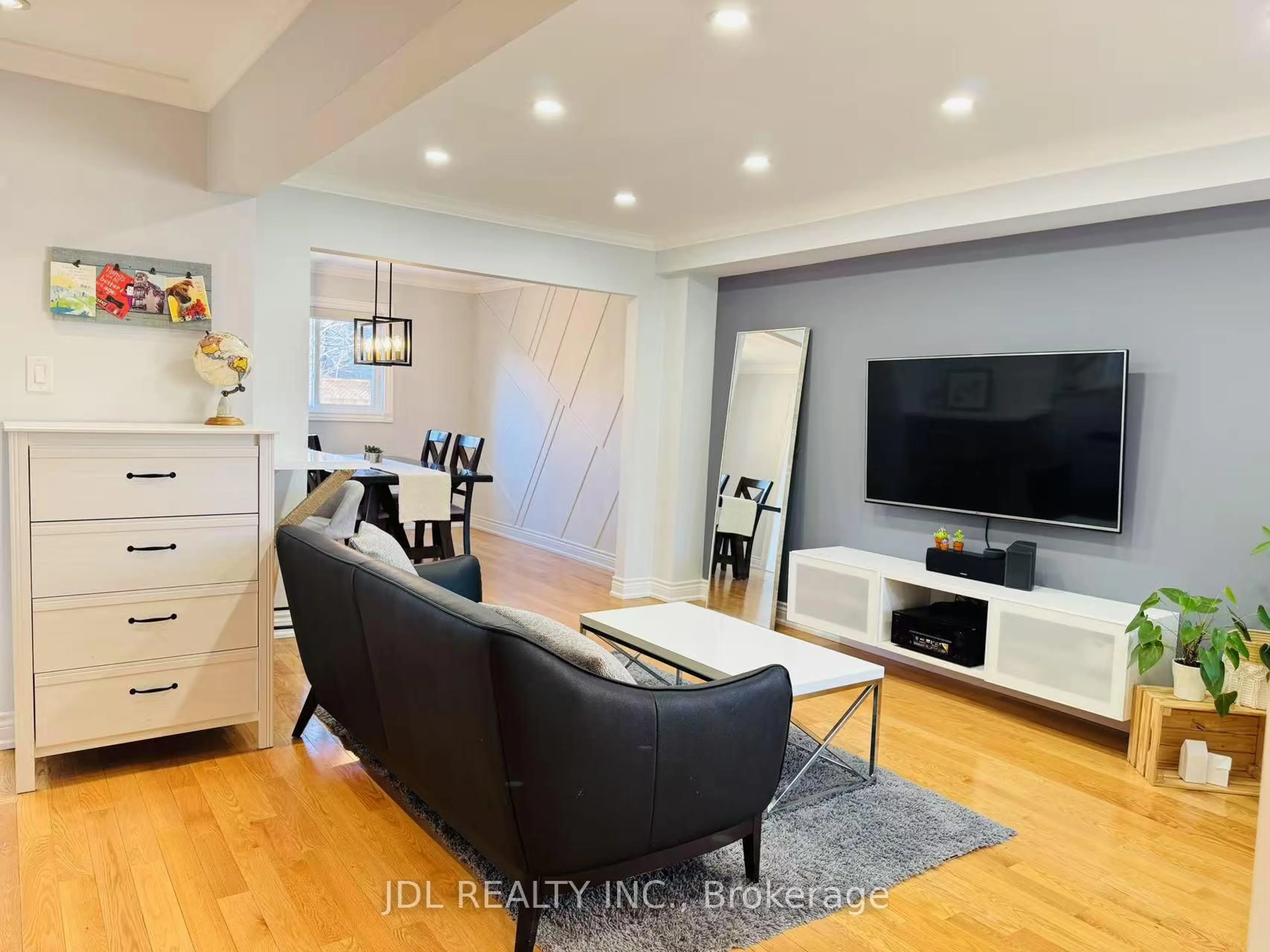Living room with furniture, wood/laminate floor for 108 Nightstar Dr, Richmond Hill Ontario L4C 8H1