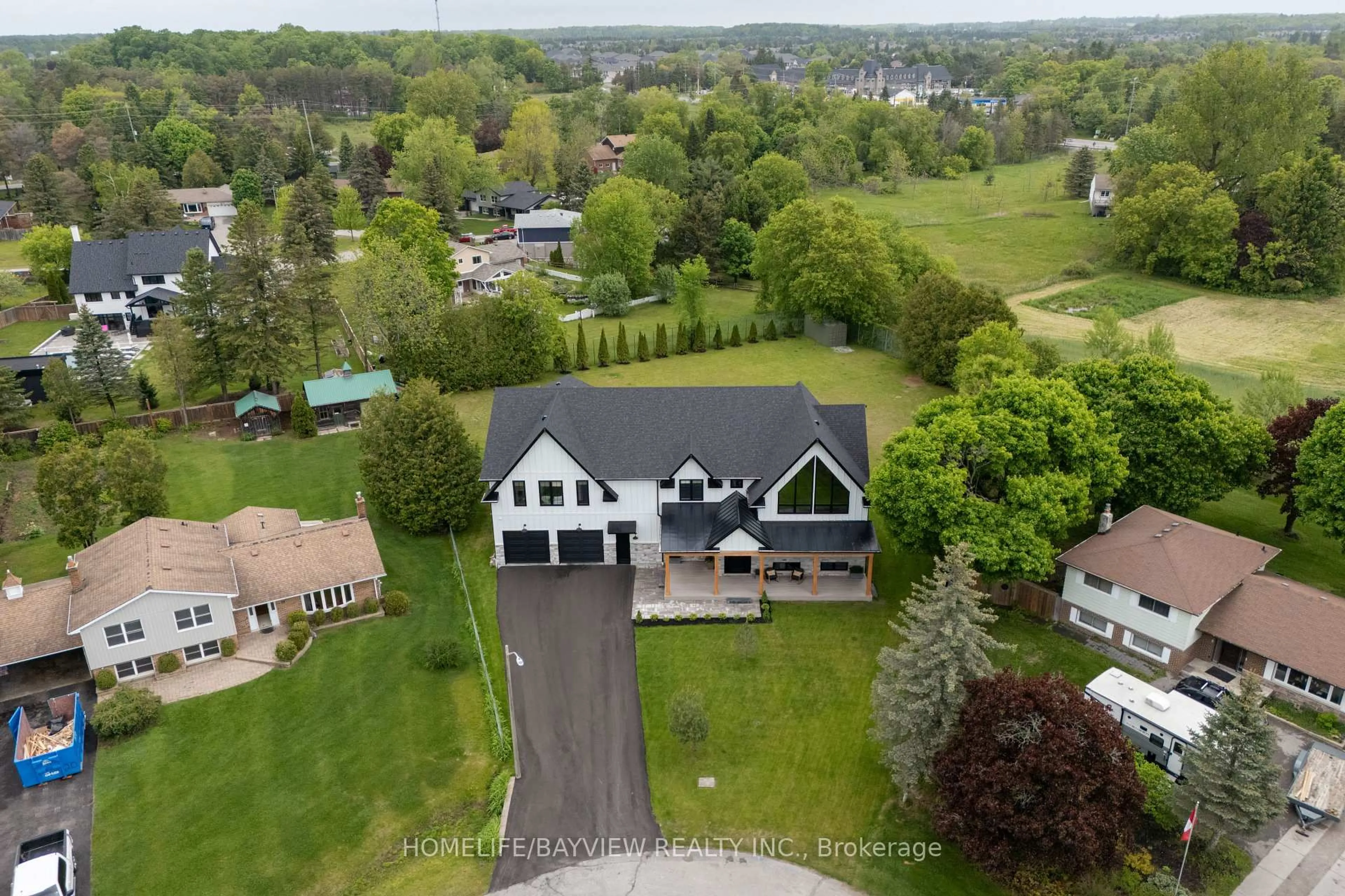 A pic from outside/outdoor area/front of a property/back of a property/a pic from drone, unknown for 17 Jasmine Cres, Whitchurch-Stouffville Ontario L4A 3H4