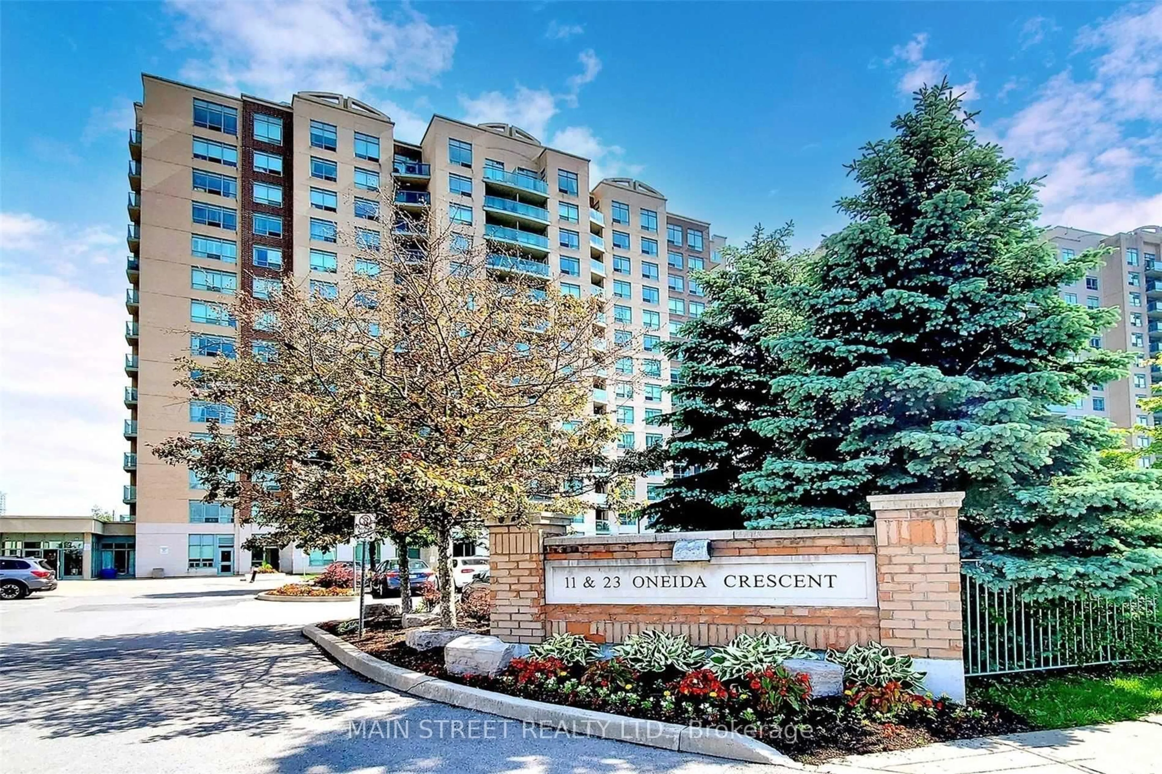Indoor foyer for 23 Oneida Cres #712, Richmond Hill Ontario L4B 0A2