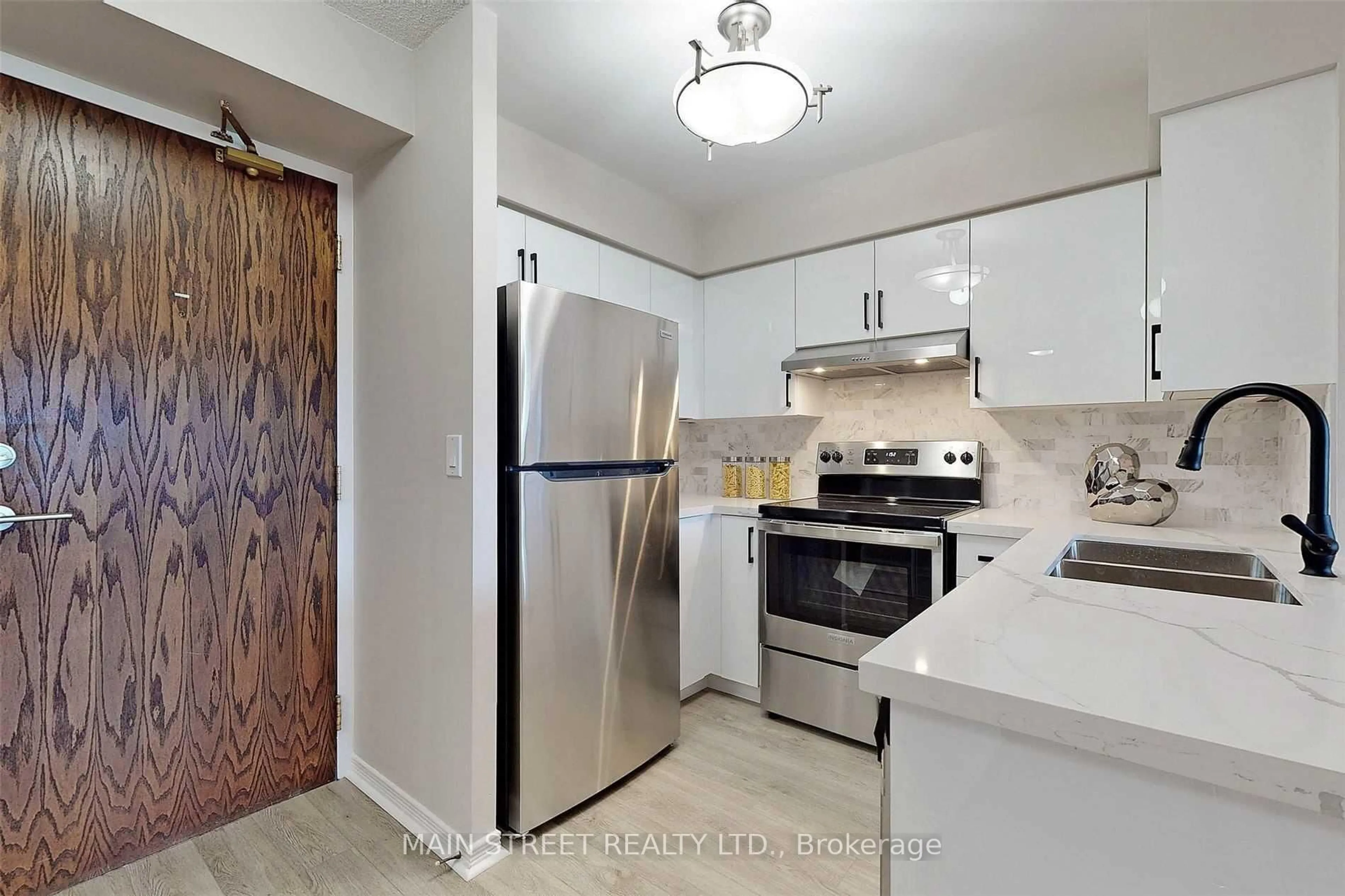 Standard kitchen, unknown for 23 Oneida Cres #712, Richmond Hill Ontario L4B 0A2