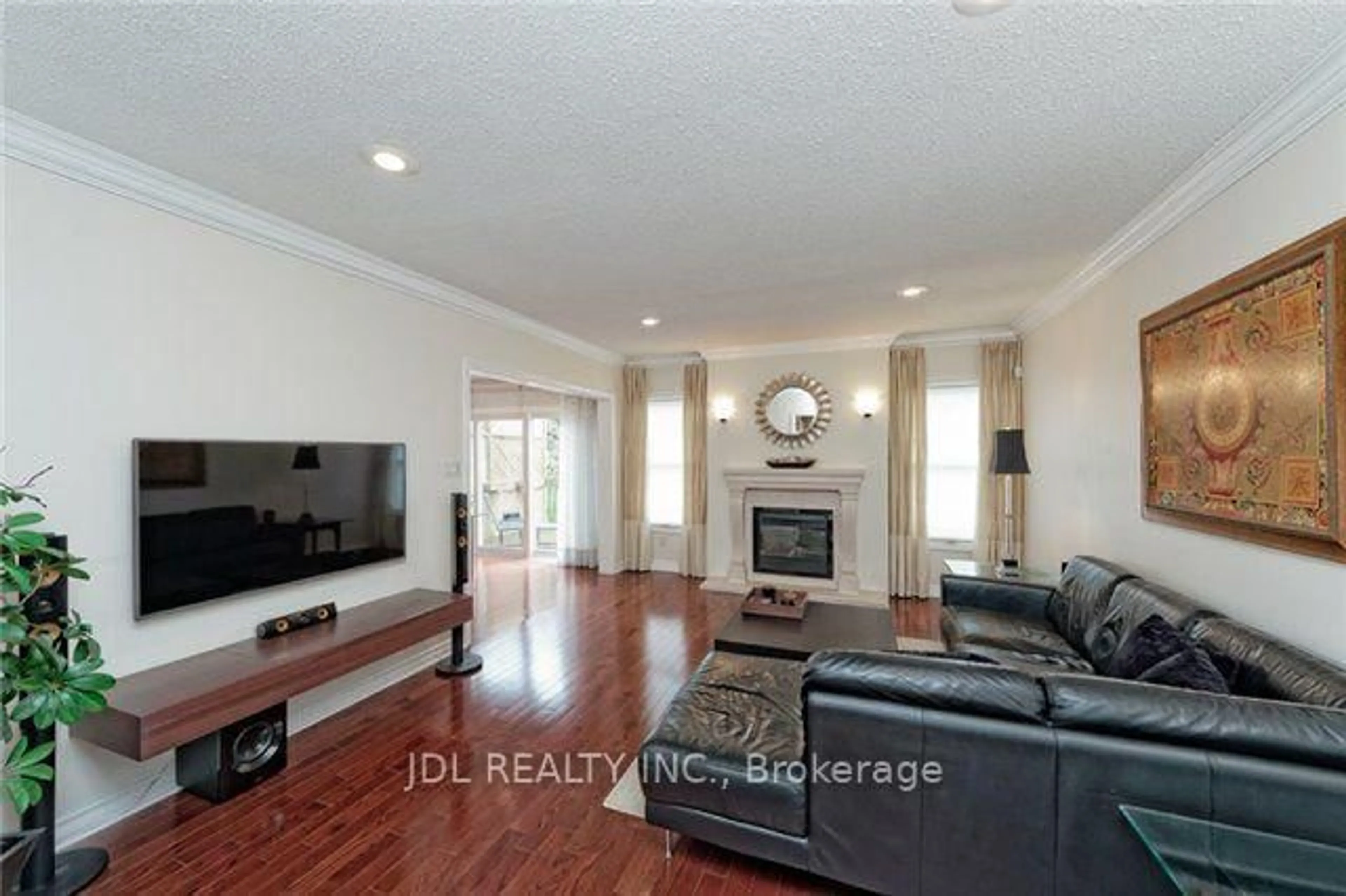 Living room with furniture, unknown for 22 Hillholm Blvd, Richmond Hill Ontario L4B 2J3