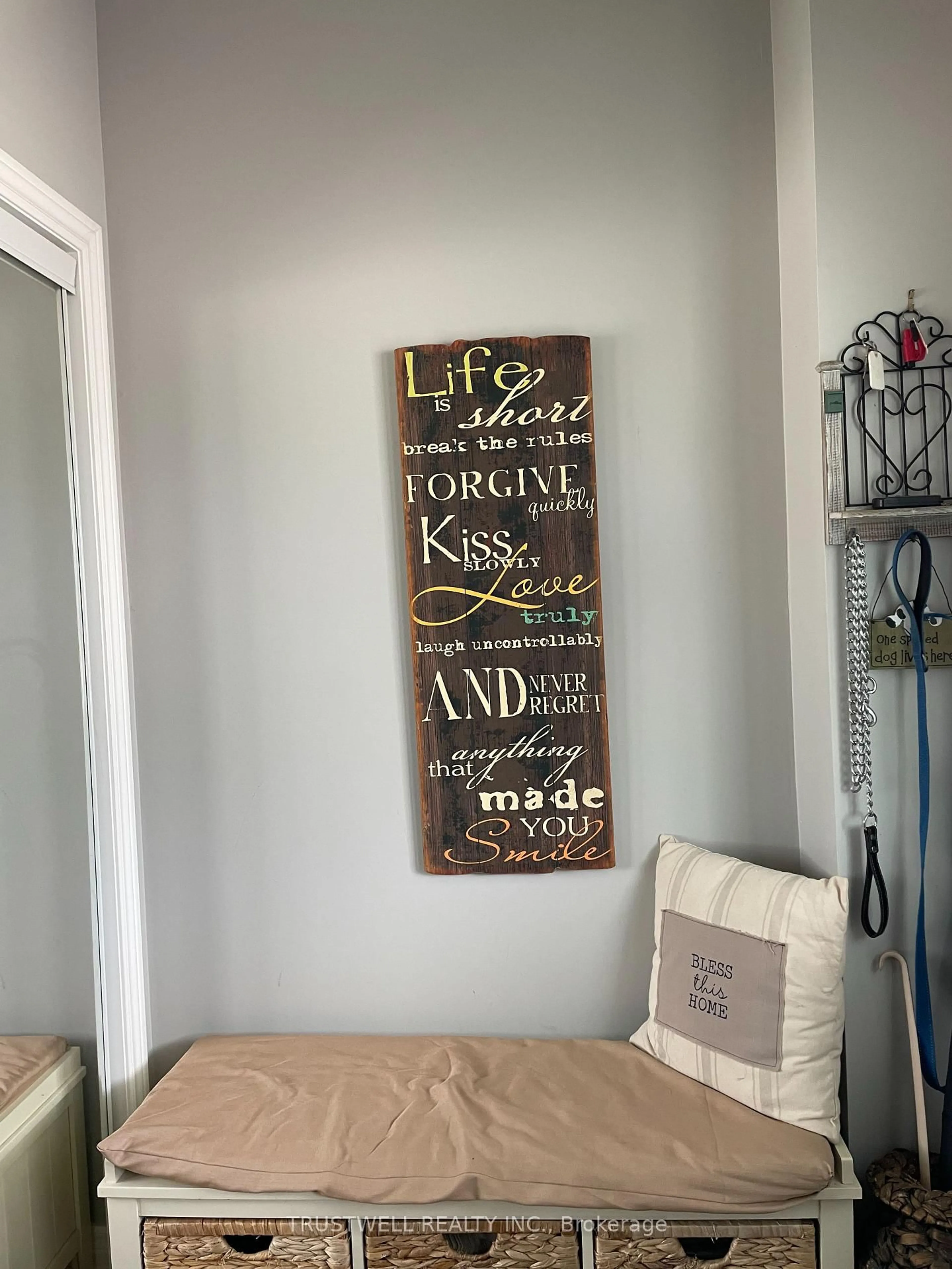 Indoor entryway for 19 Balliol Ave, Richmond Hill Ontario L4E 5B3