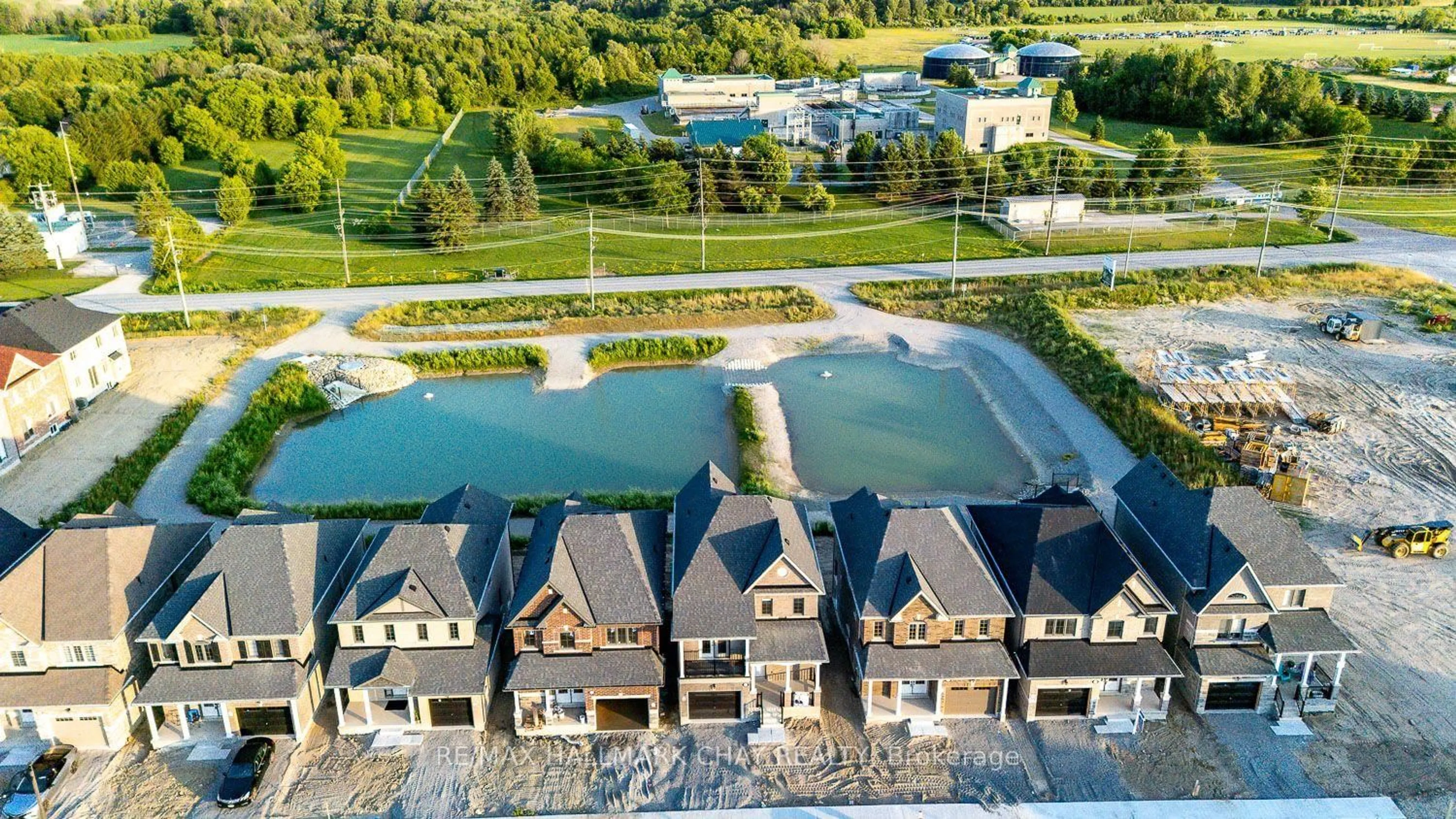 A pic from outside/outdoor area/front of a property/back of a property/a pic from drone, water/lake/river/ocean view for 21 Fenn Cres, New Tecumseth Ontario L9R 0X1