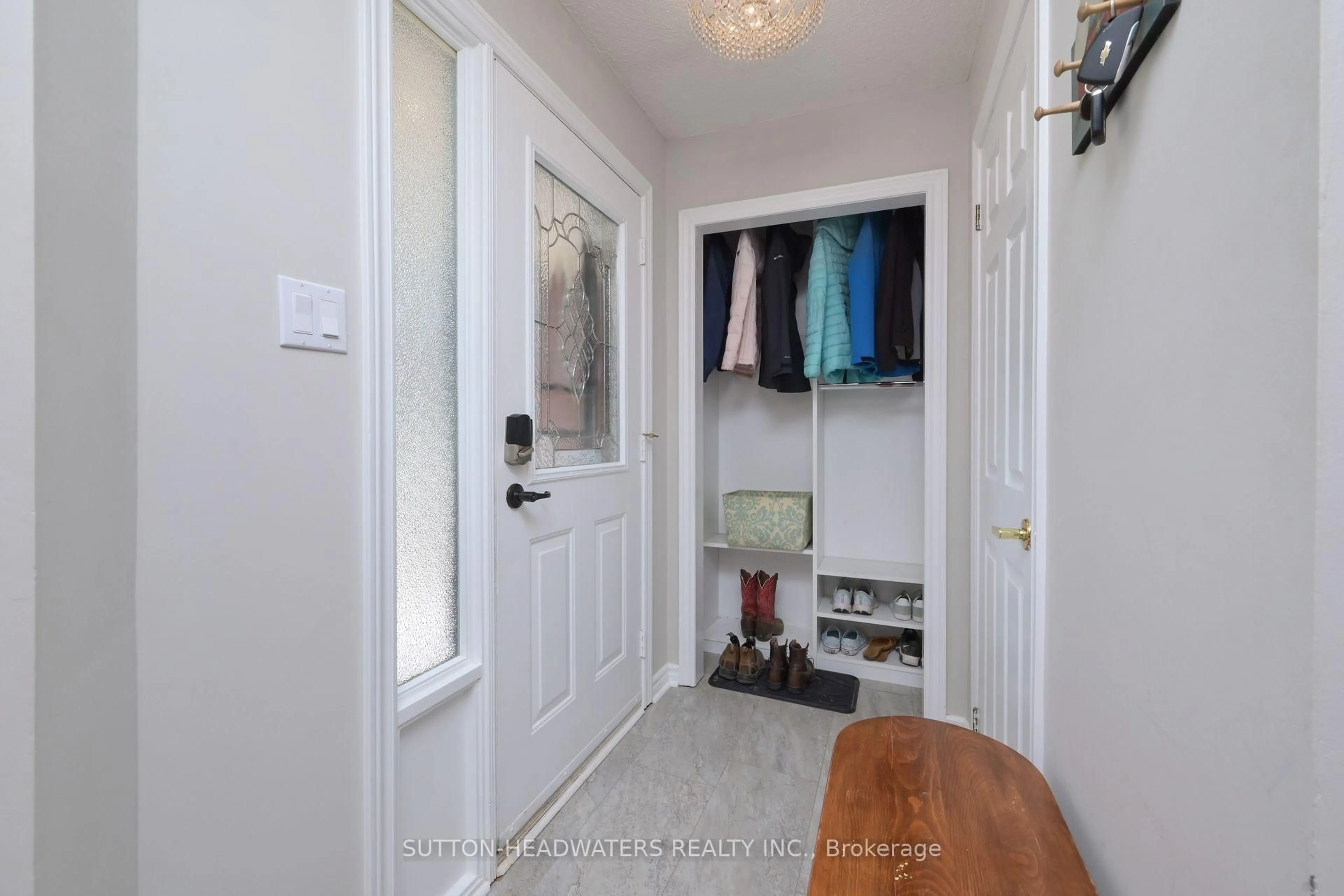 Indoor entryway for 29 Parkette Dr, New Tecumseth Ontario L9R 1S3