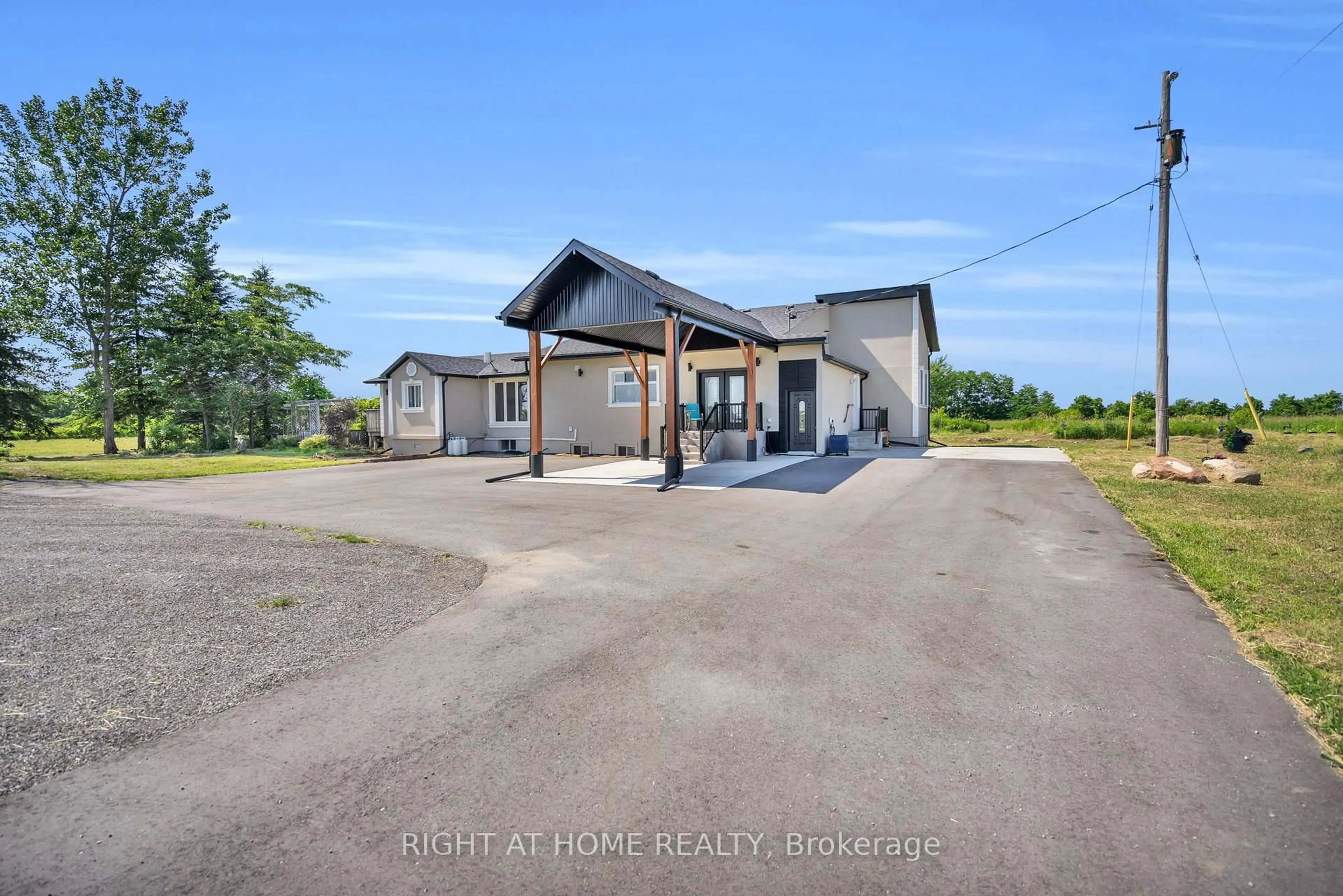 A pic from outside/outdoor area/front of a property/back of a property/a pic from drone, unknown for 3498 Boag Rd, East Gwillimbury Ontario L0G 1R0