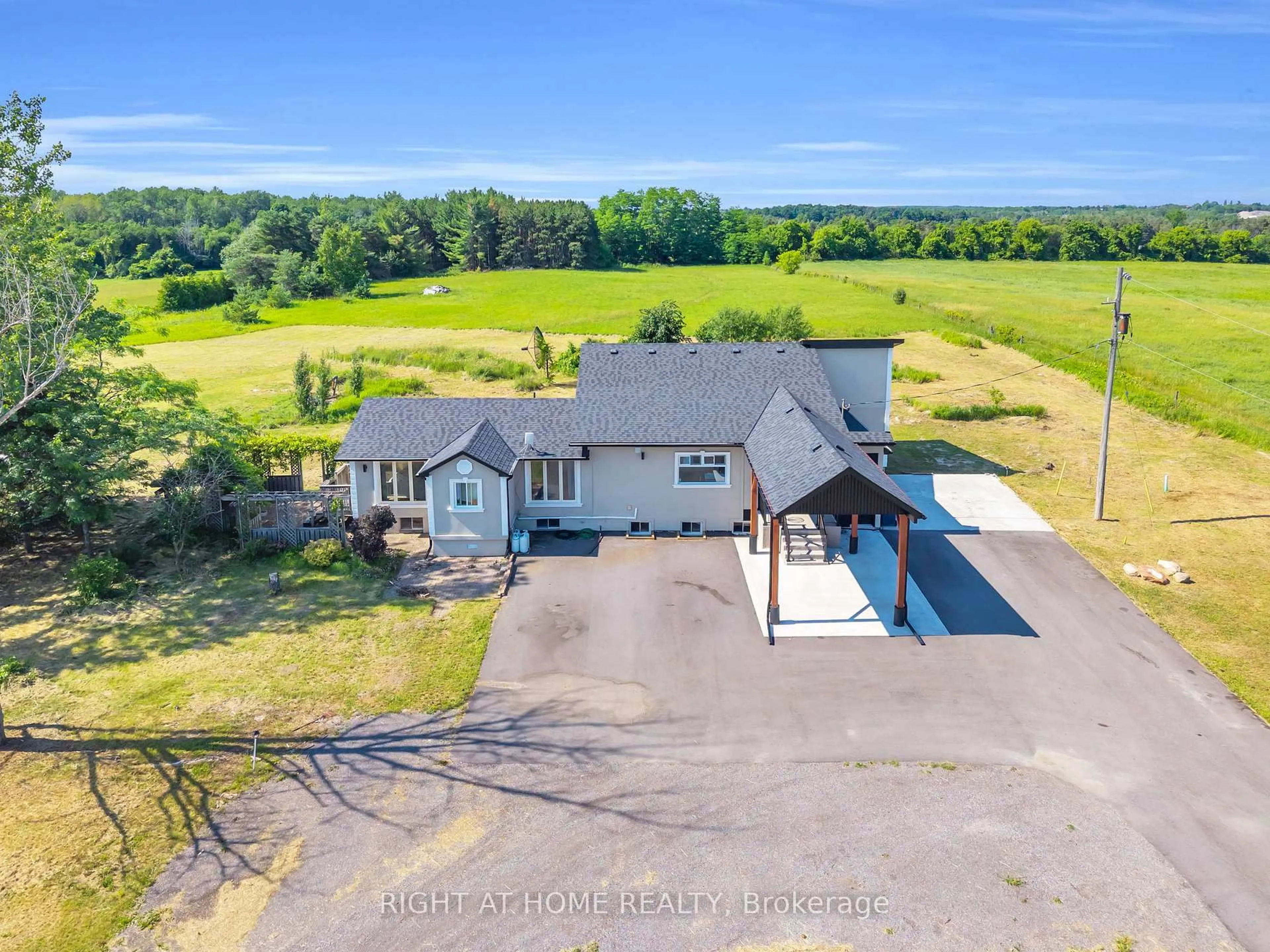 A pic from outside/outdoor area/front of a property/back of a property/a pic from drone, water/lake/river/ocean view for 3498 Boag Rd, East Gwillimbury Ontario L0G 1R0