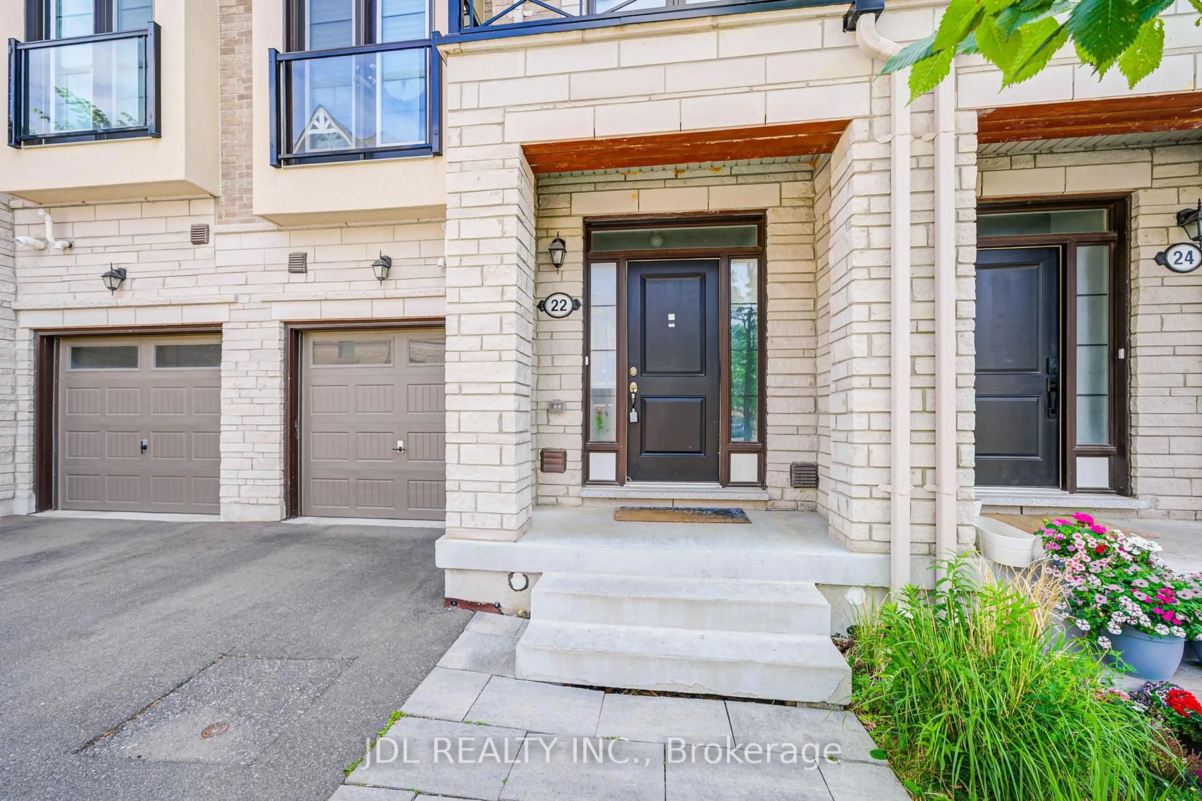 Indoor entryway for 22 William Adams Lane, Richmond Hill Ontario L4S 0L9
