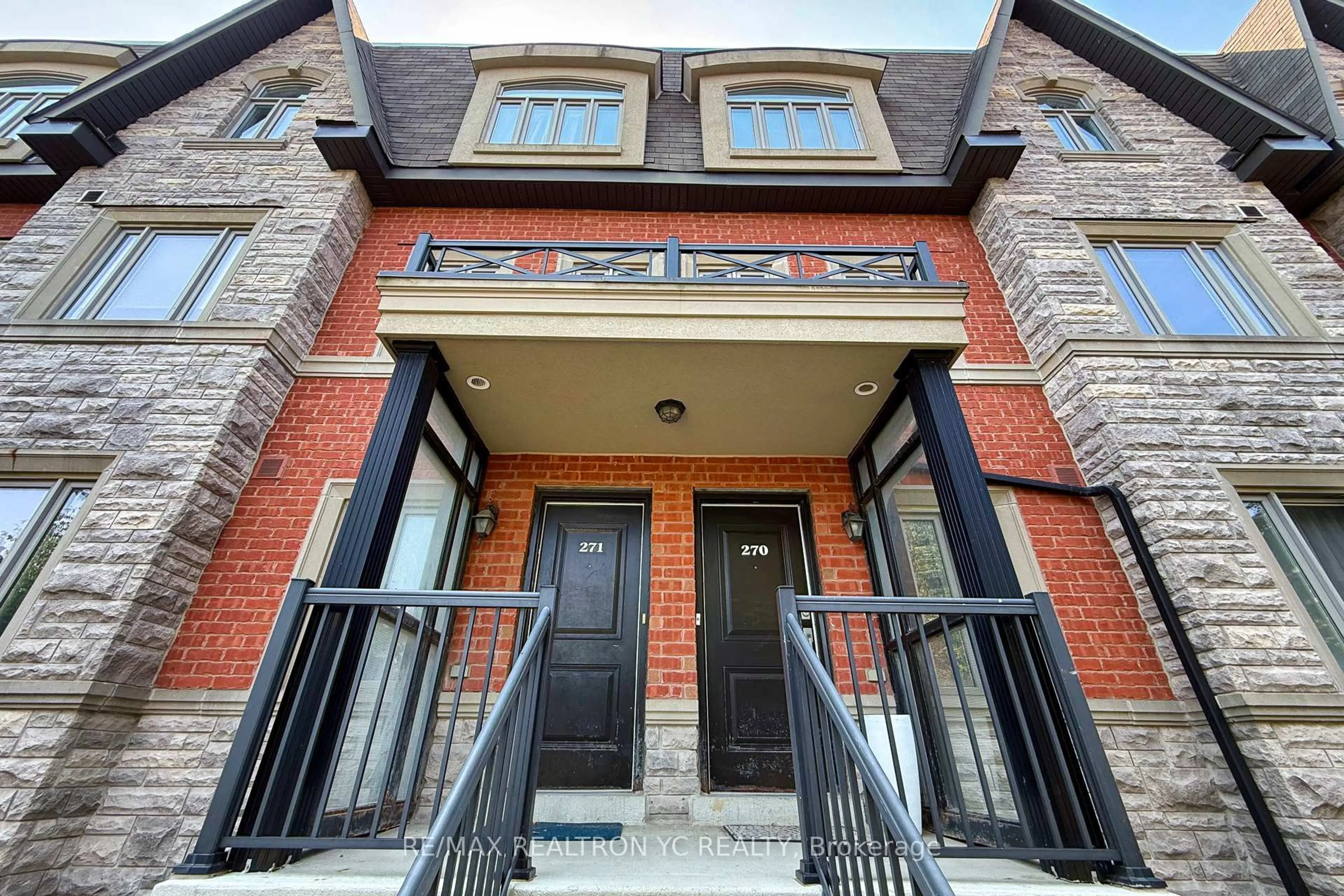 Home with brick exterior material, building for 322 John St #270, Markham Ontario L3T 0B1