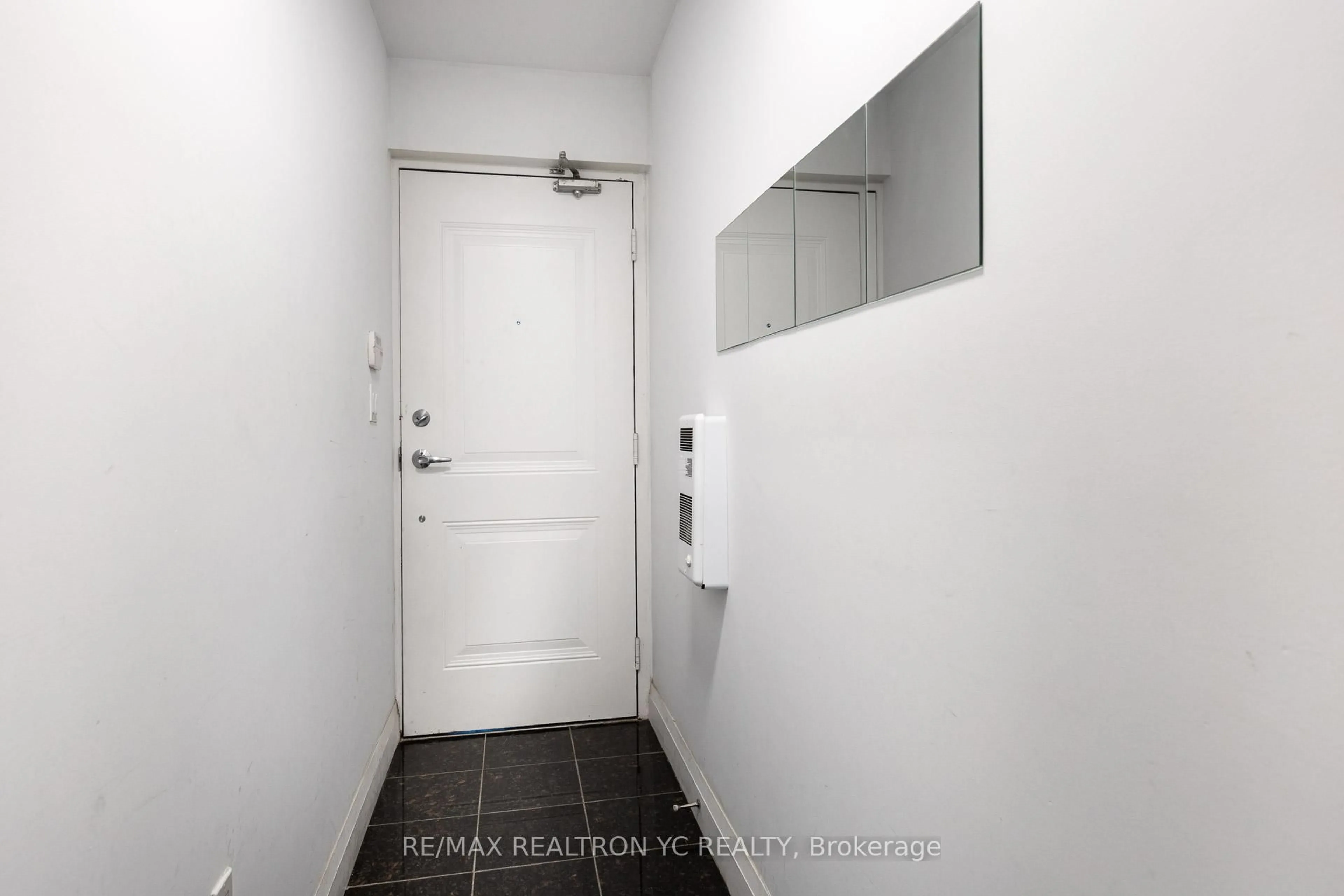 Indoor entryway for 322 John St #270, Markham Ontario L3T 0B1