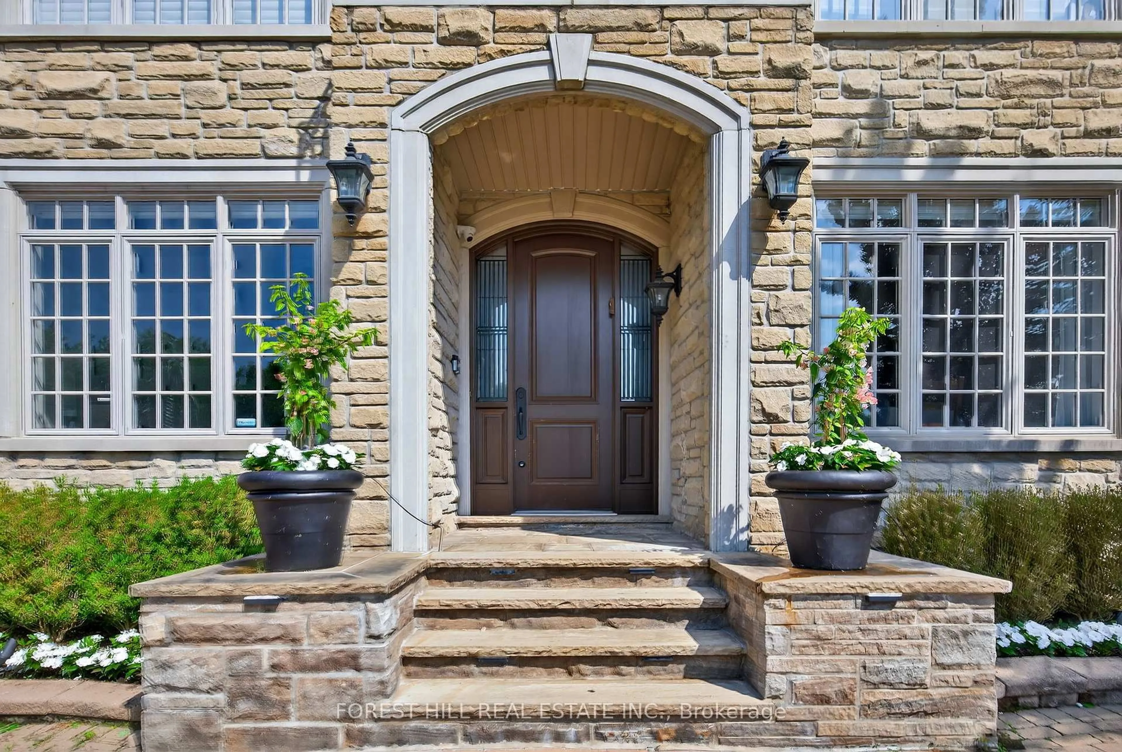 Indoor entryway for 110 Cook's Mill Cres, Vaughan Ontario L6A 0L1