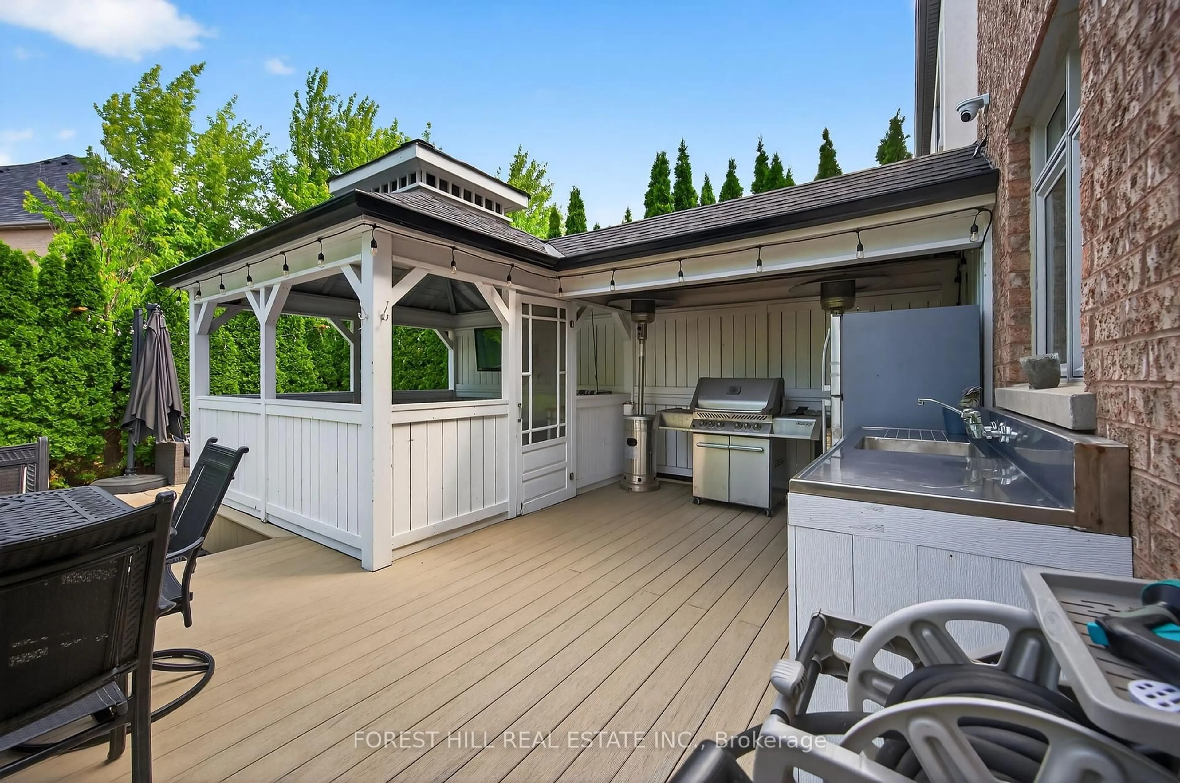 Patio, street for 110 Cook's Mill Cres, Vaughan Ontario L6A 0L1
