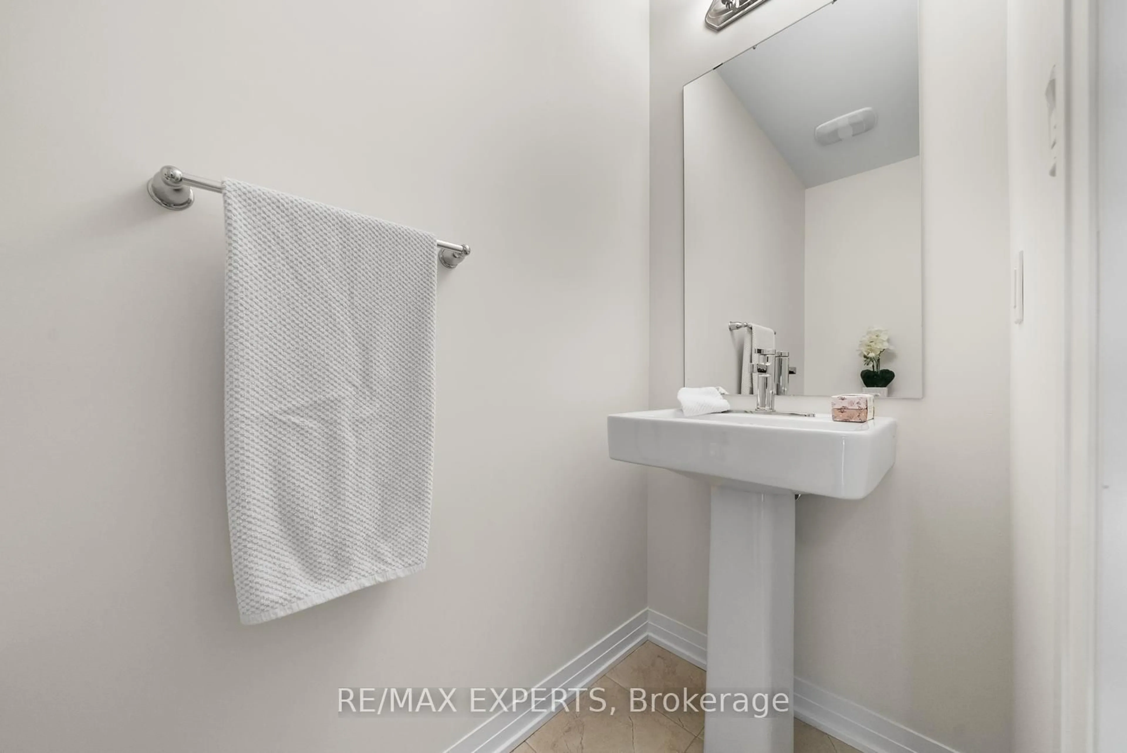 Standard bathroom, ceramic/tile floor for 91 Archambault Way, Vaughan Ontario L4H 5G4