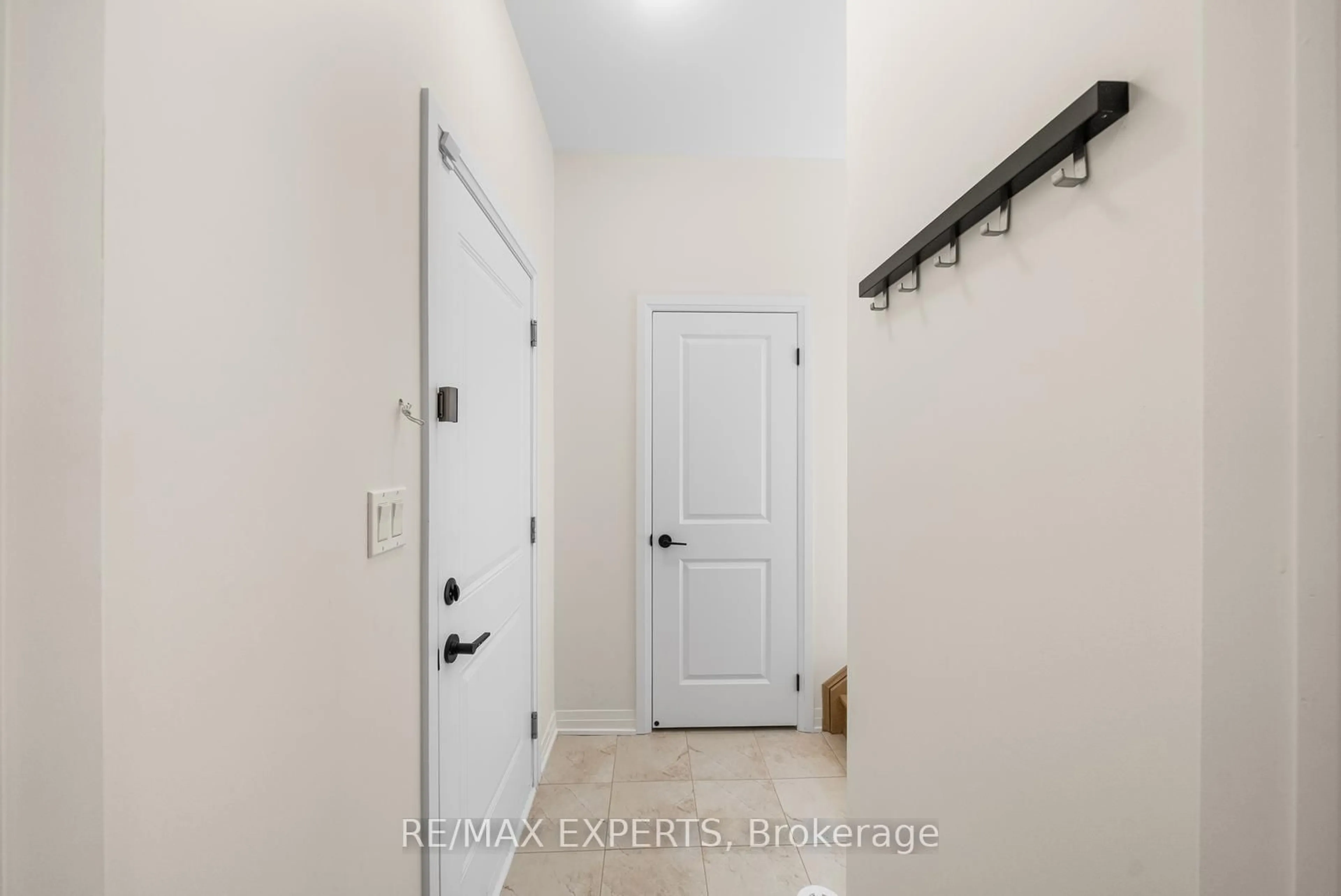Indoor entryway for 91 Archambault Way, Vaughan Ontario L4H 5G4
