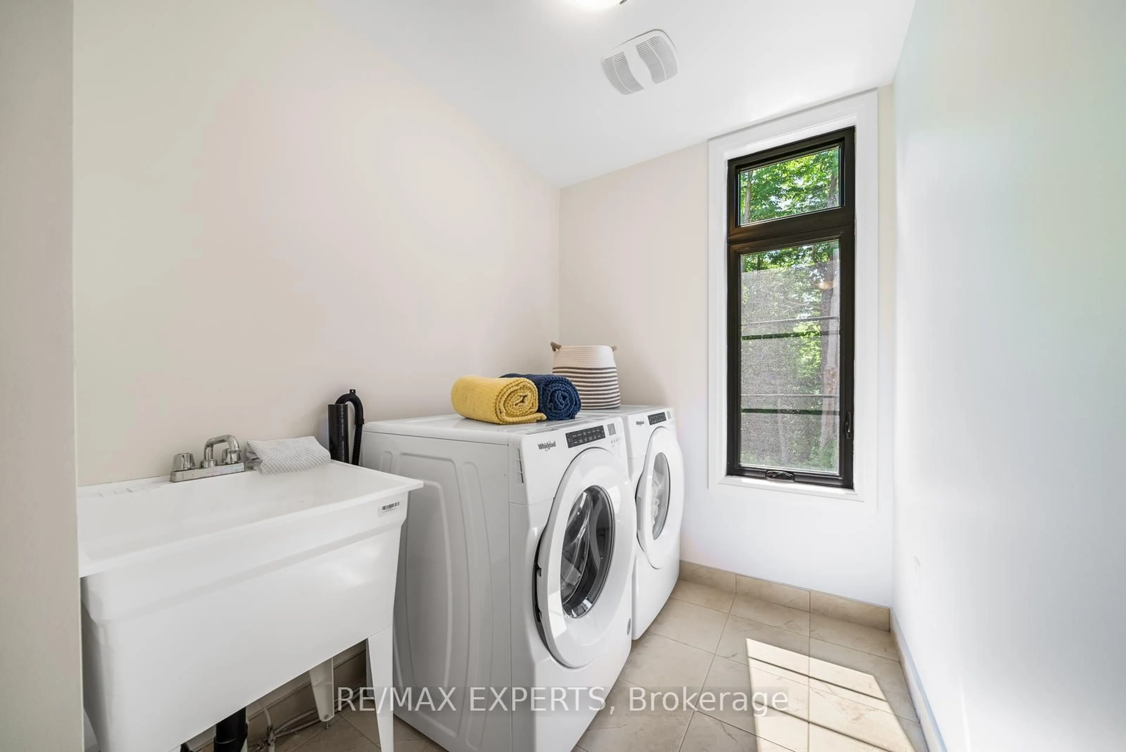 Laundry room for 91 Archambault Way, Vaughan Ontario L4H 5G4