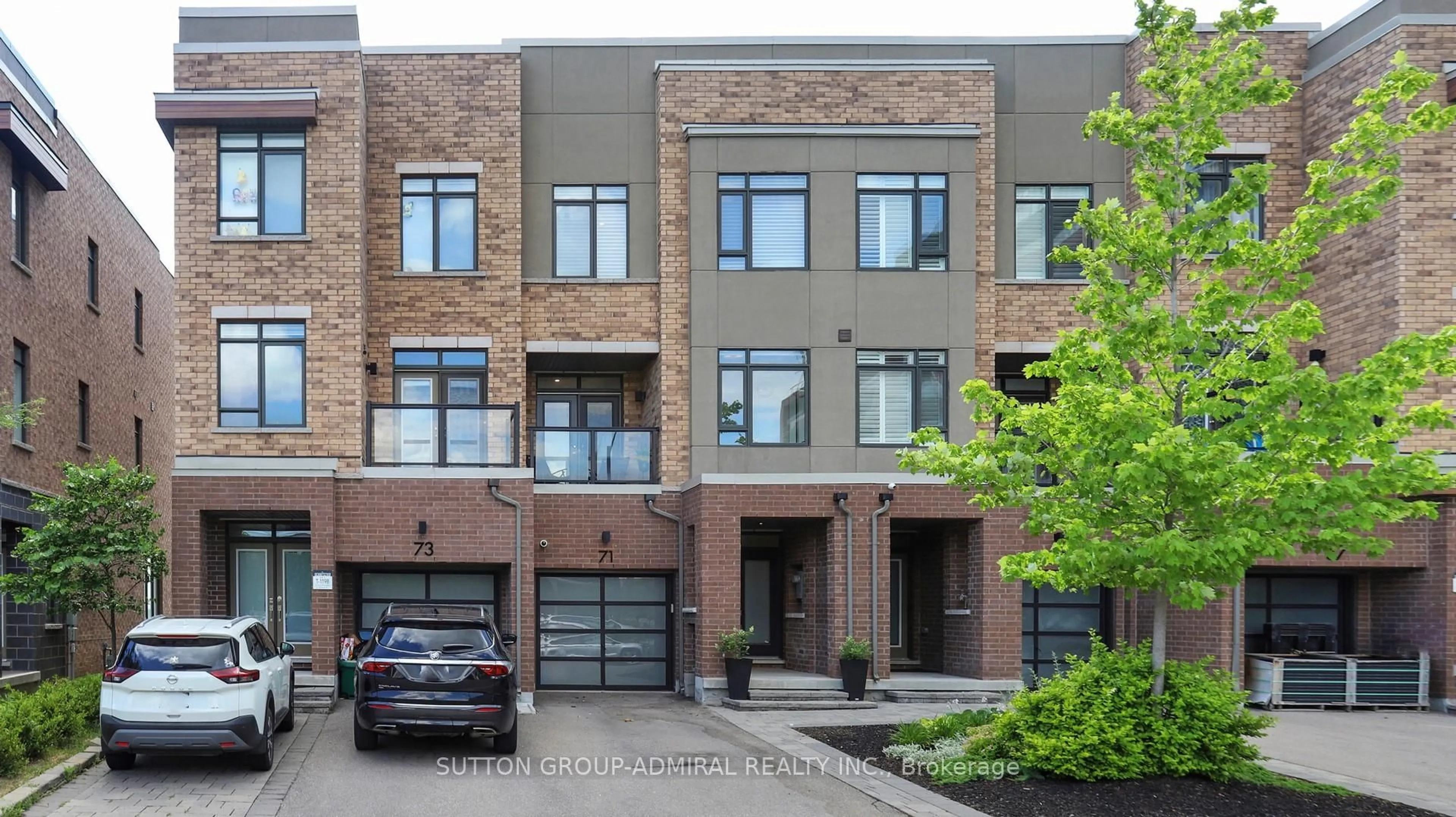 Home with brick exterior material, street for 71 Glenngarry Cres, Vaughan Ontario L6A 4Z5