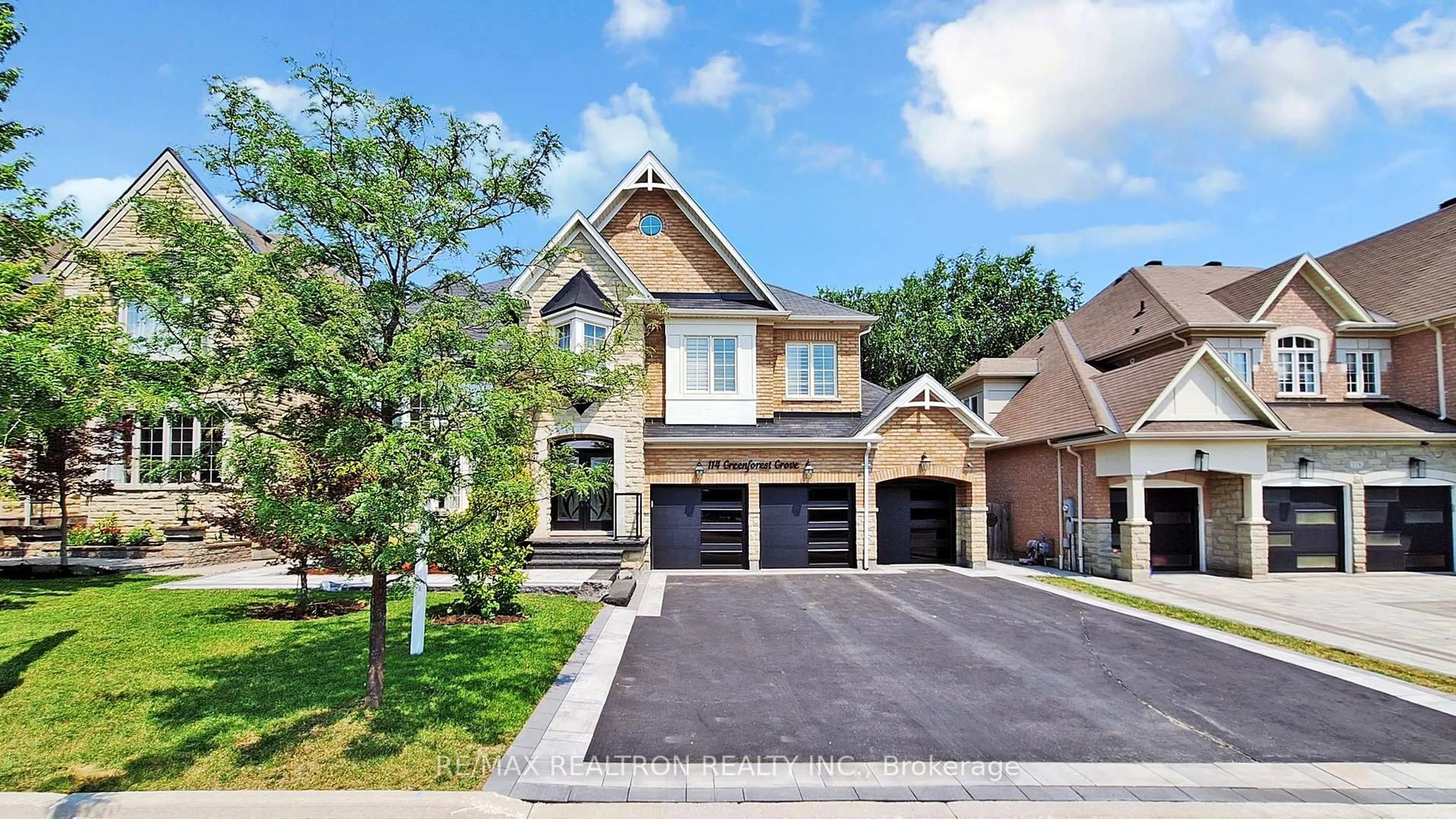 Home with brick exterior material, street for 114 Greenforest Grve, Whitchurch-Stouffville Ontario L4A 1S7