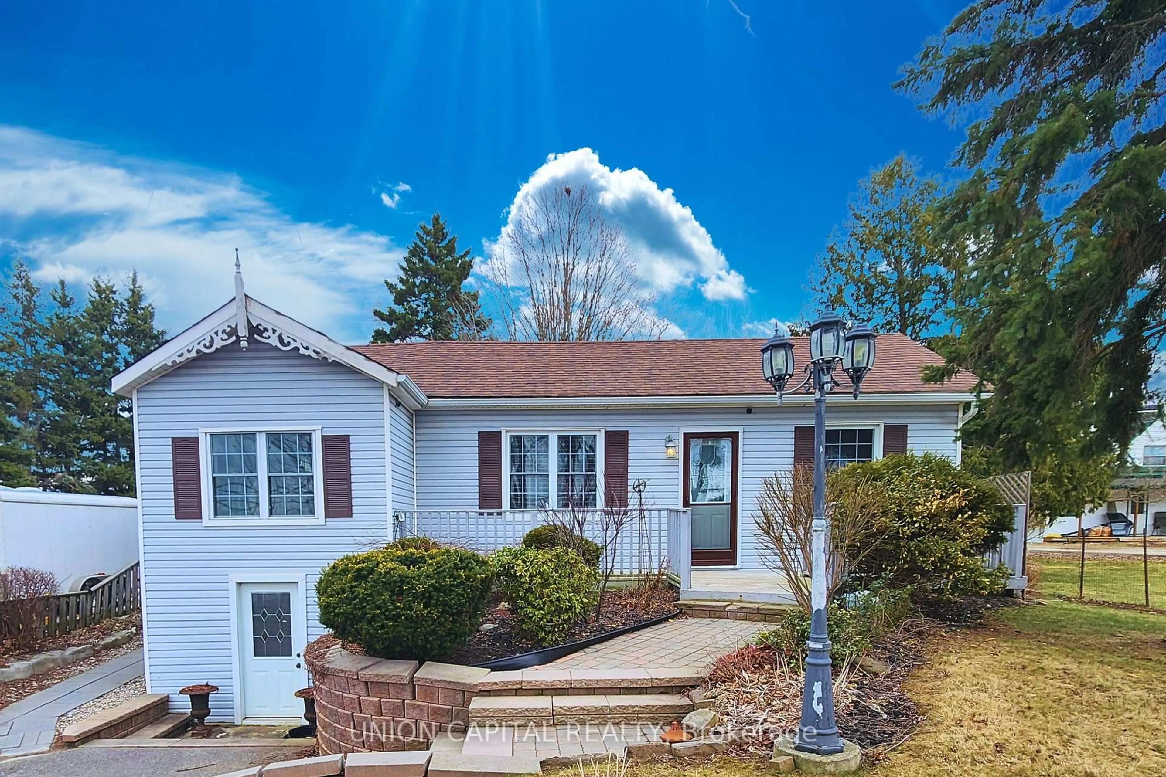 Unknown for 19765 Leslie St, East Gwillimbury Ontario L0G 1R0