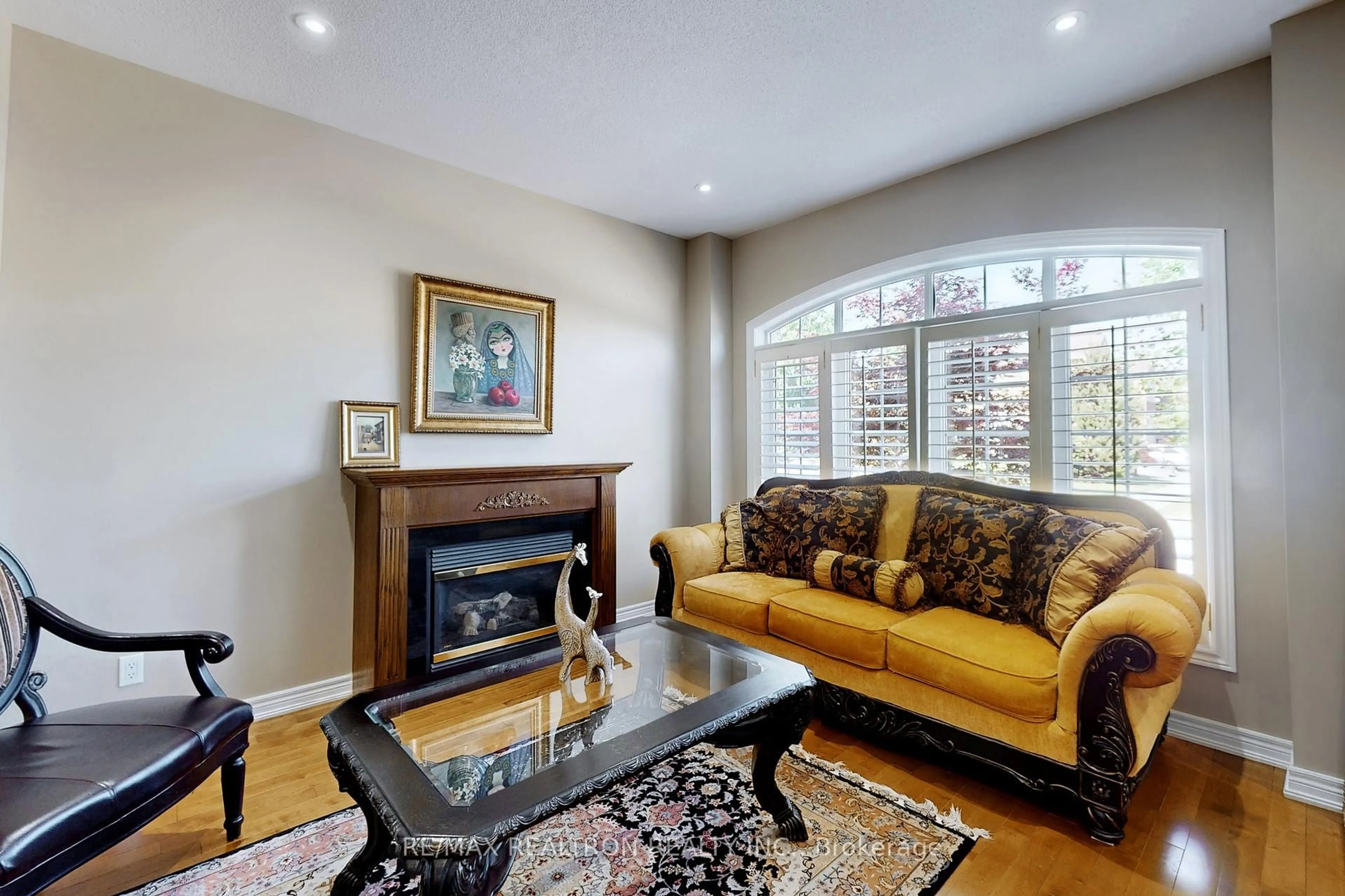 Living room with furniture, unknown for 78 Wicker Dr, Richmond Hill Ontario L4E 4T4