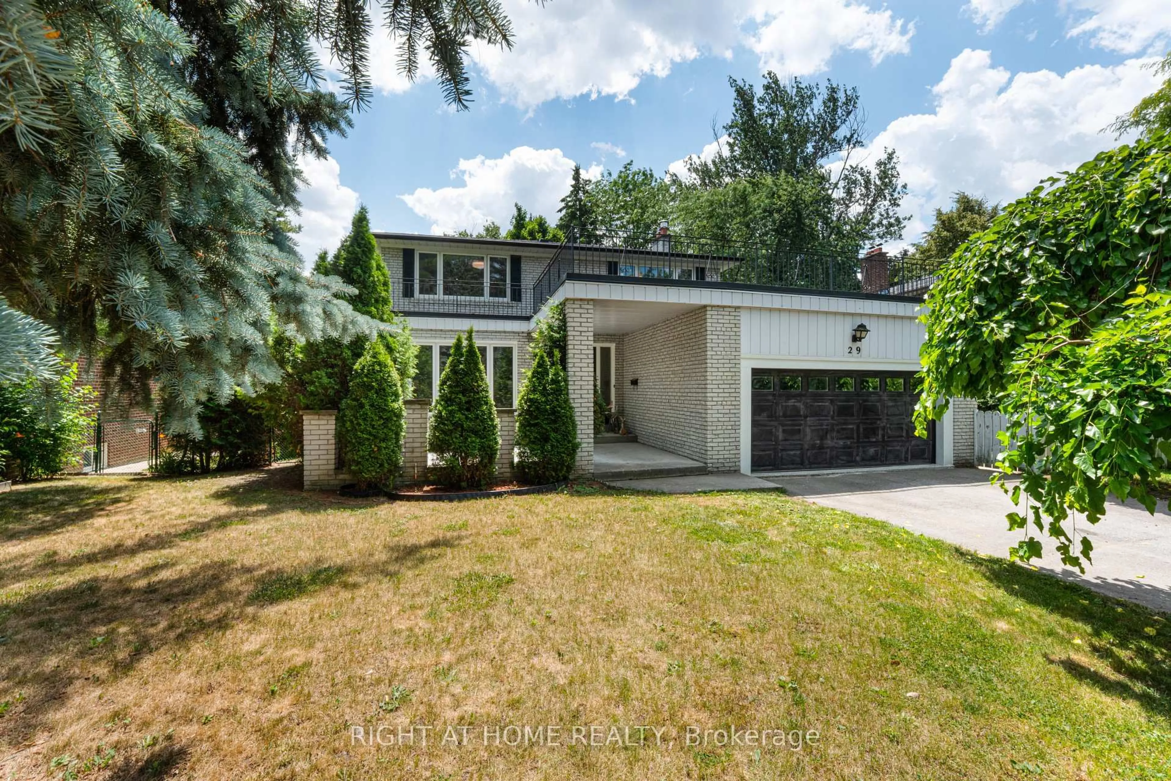 Home with vinyl exterior material, street for 29 Vanwood Rd, Markham Ontario L3T 2N1