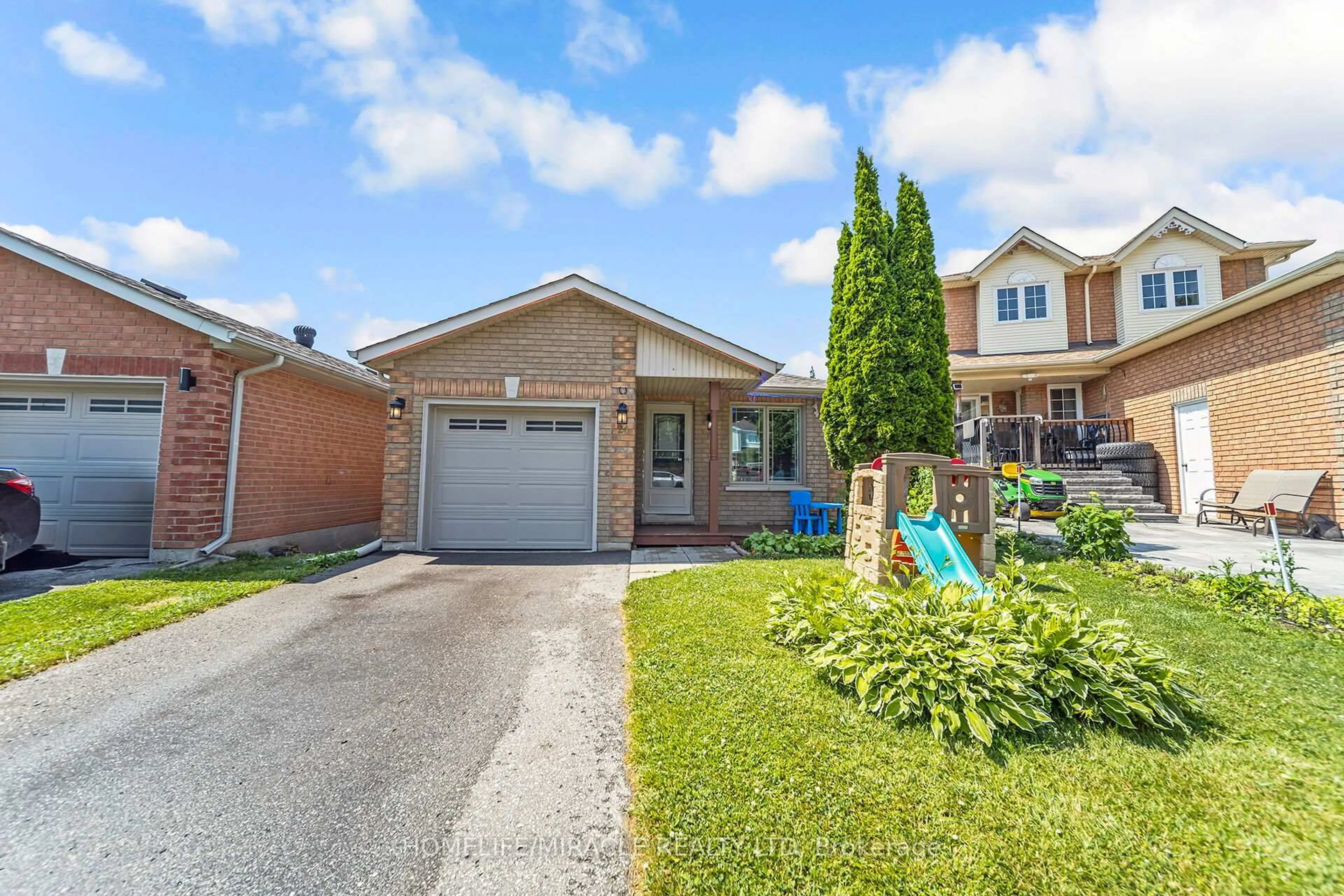 Home with brick exterior material, street for 24 Chiccony Crt, New Tecumseth Ontario L0G 1A0